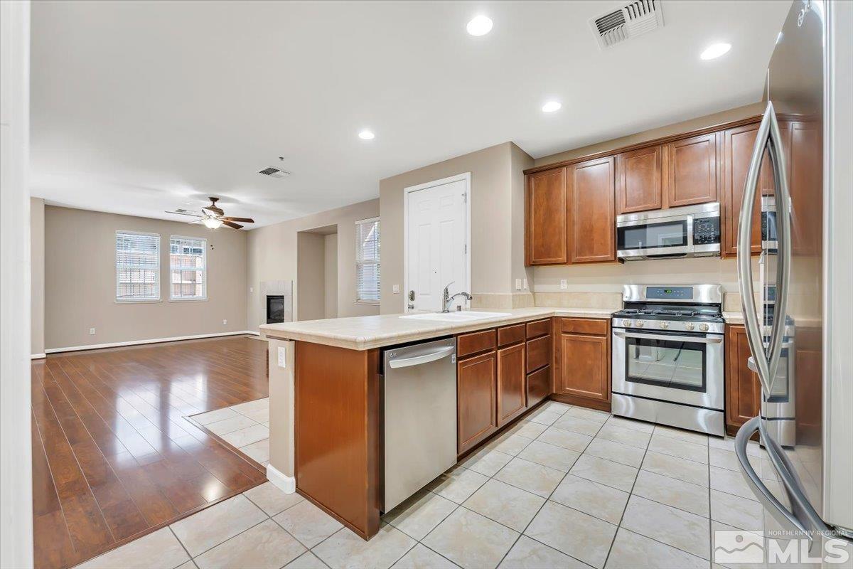 Photo #2: 240011515 Listing 