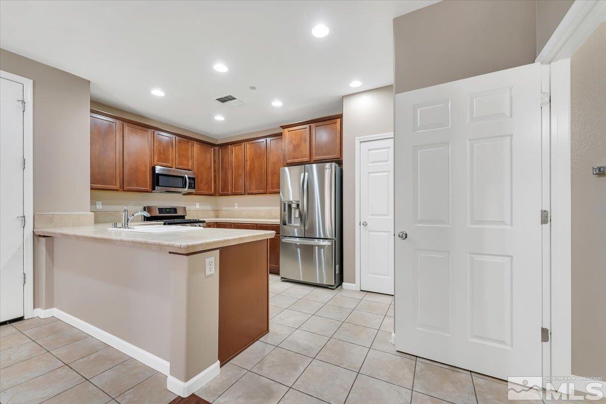 Photo #3: 240011515 Listing 