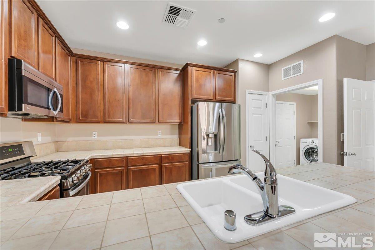 Photo #5: 240011515 Listing 