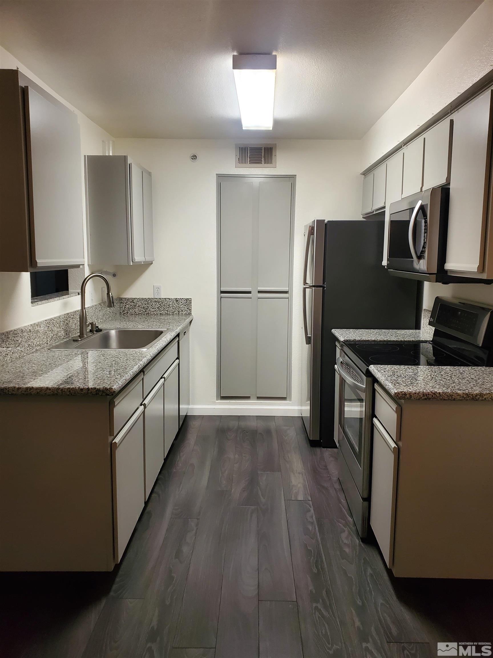 Photo #2: 240011644 Listing 