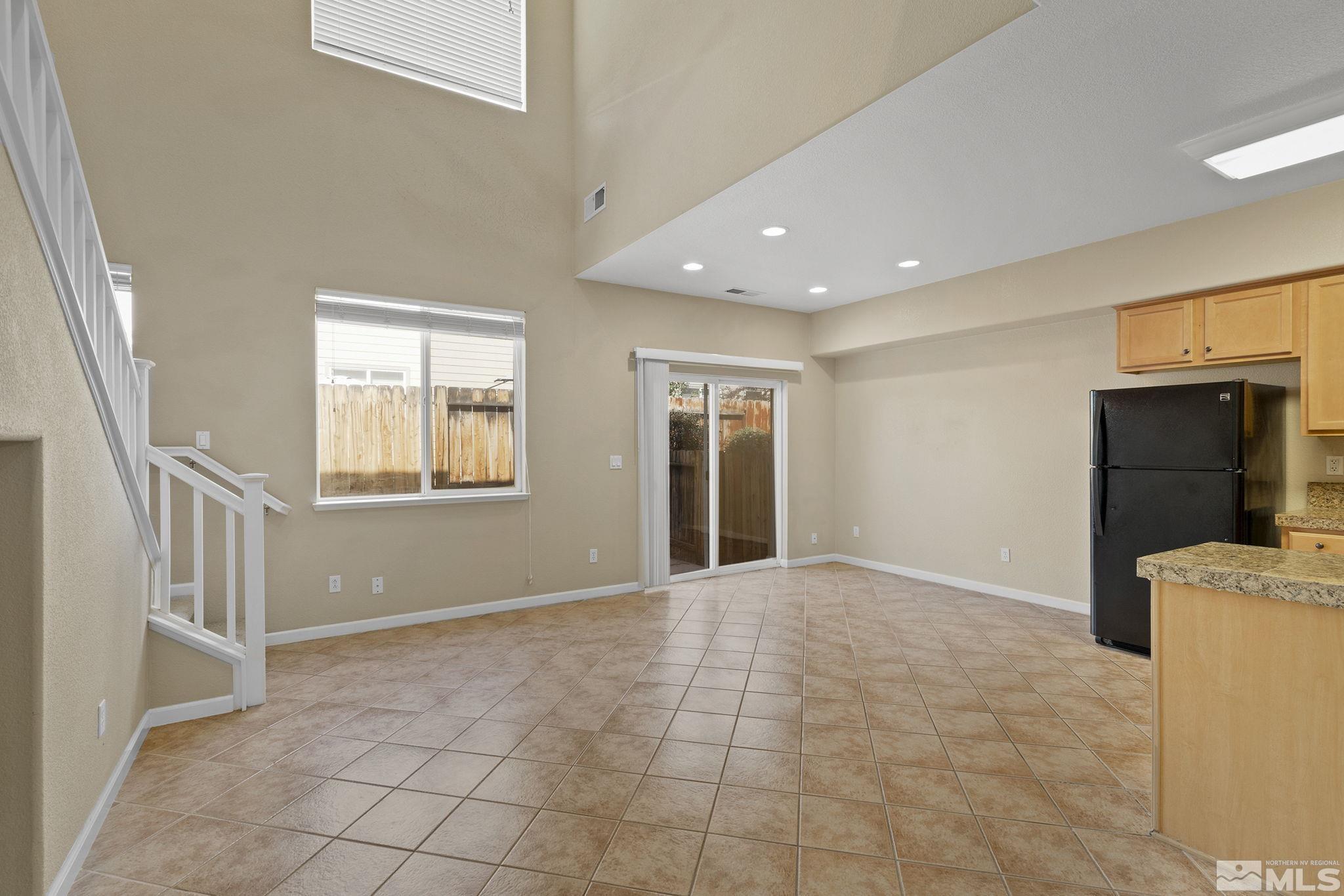Photo #2: 240011666 Listing 