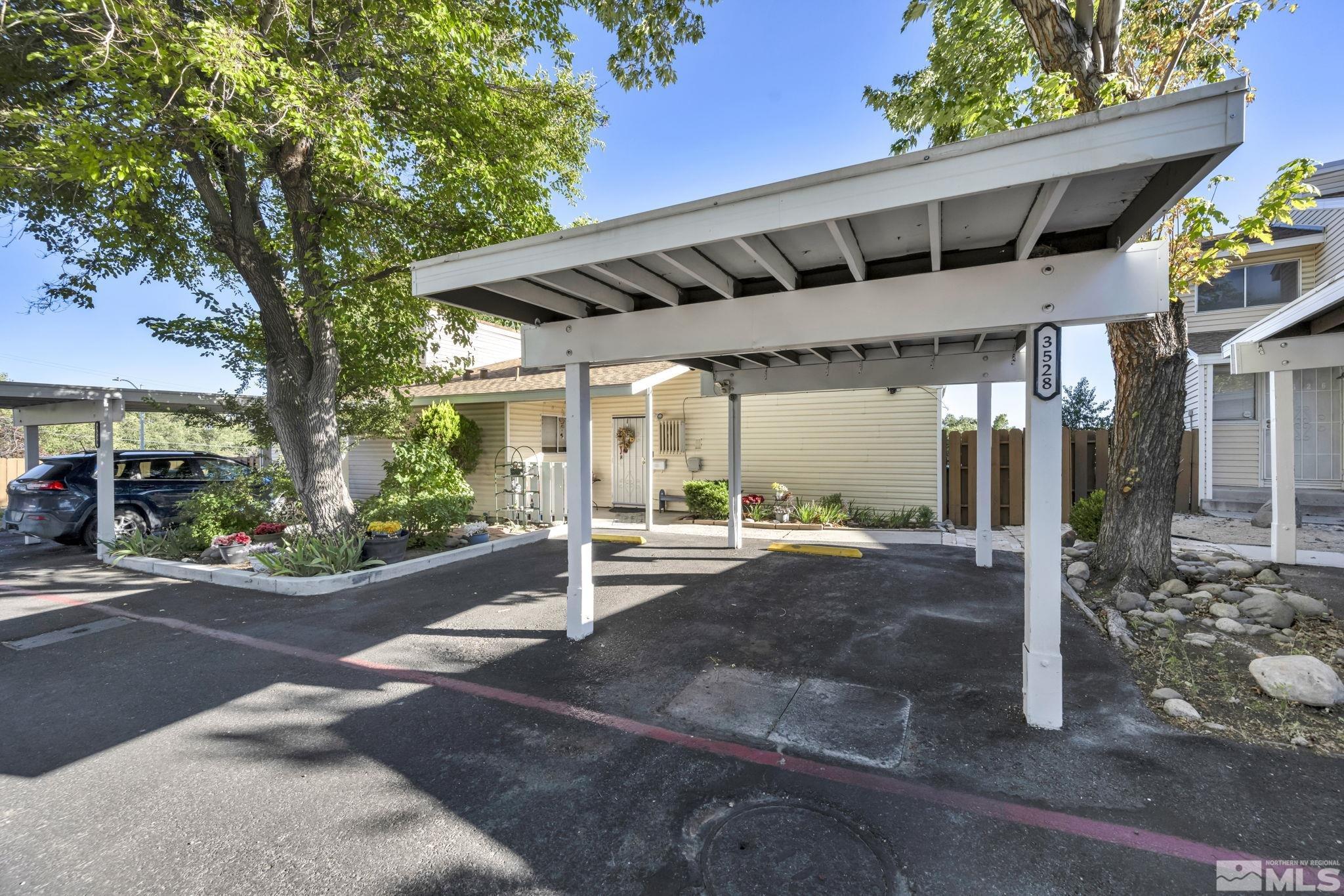 Photo #2: 240011747 Listing 