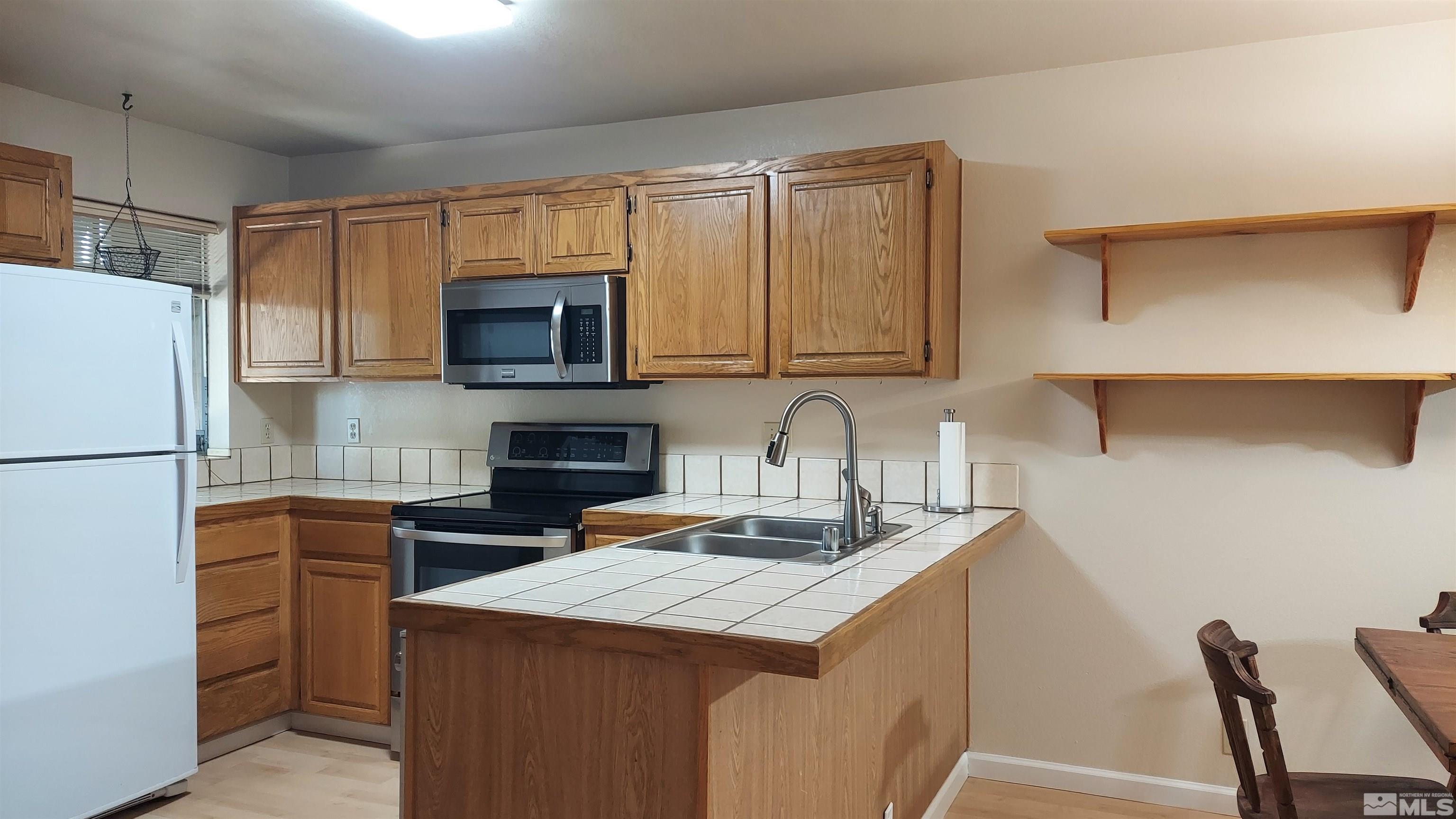 Photo #2: 240011812 Listing 