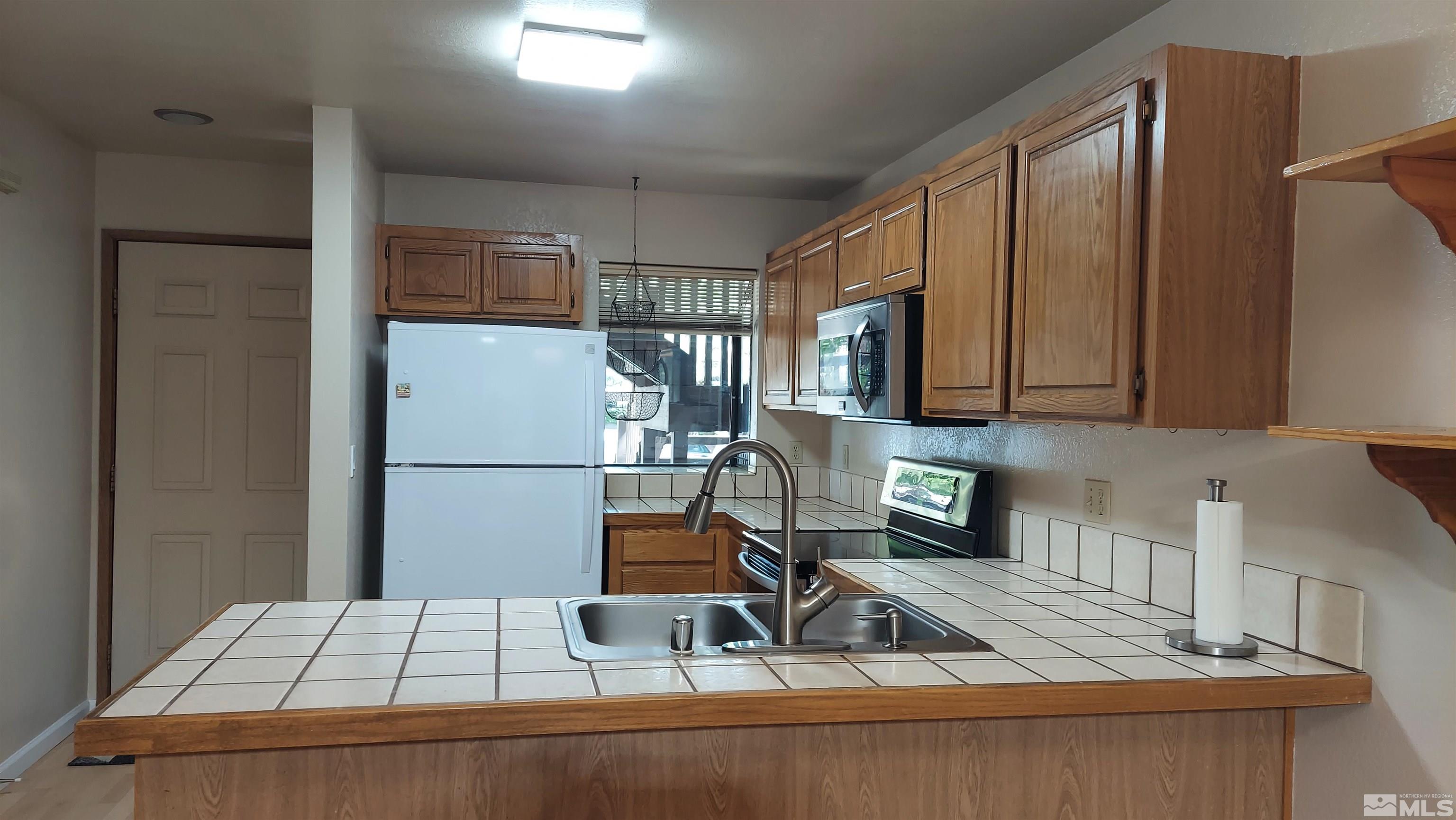 Photo #3: 240011812 Listing 
