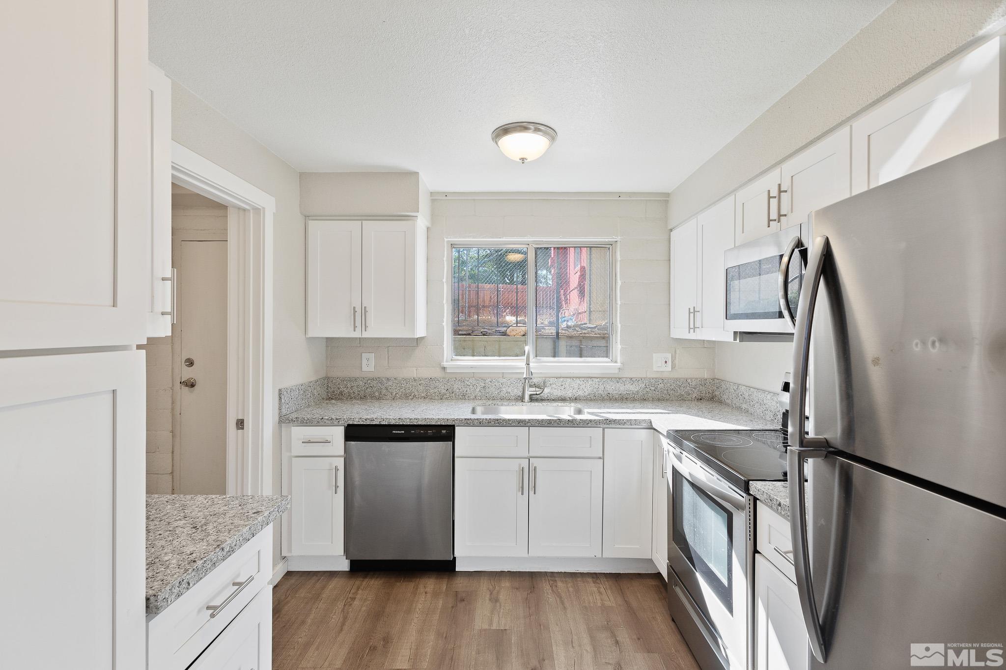 Photo #2: 240011833 Listing 