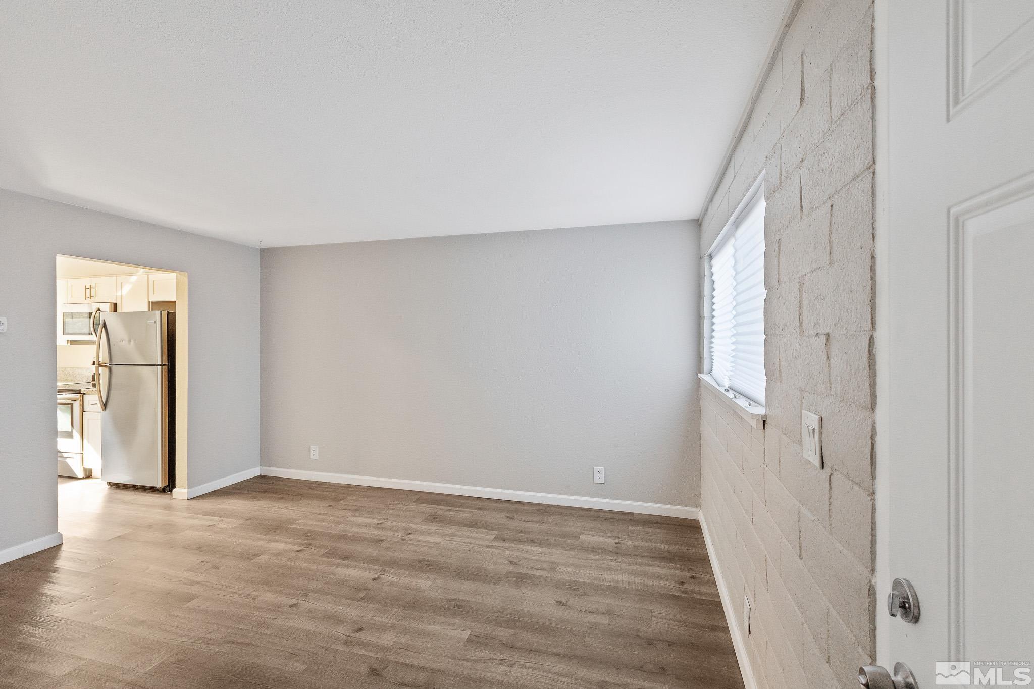 Photo #4: 240011833 Listing 