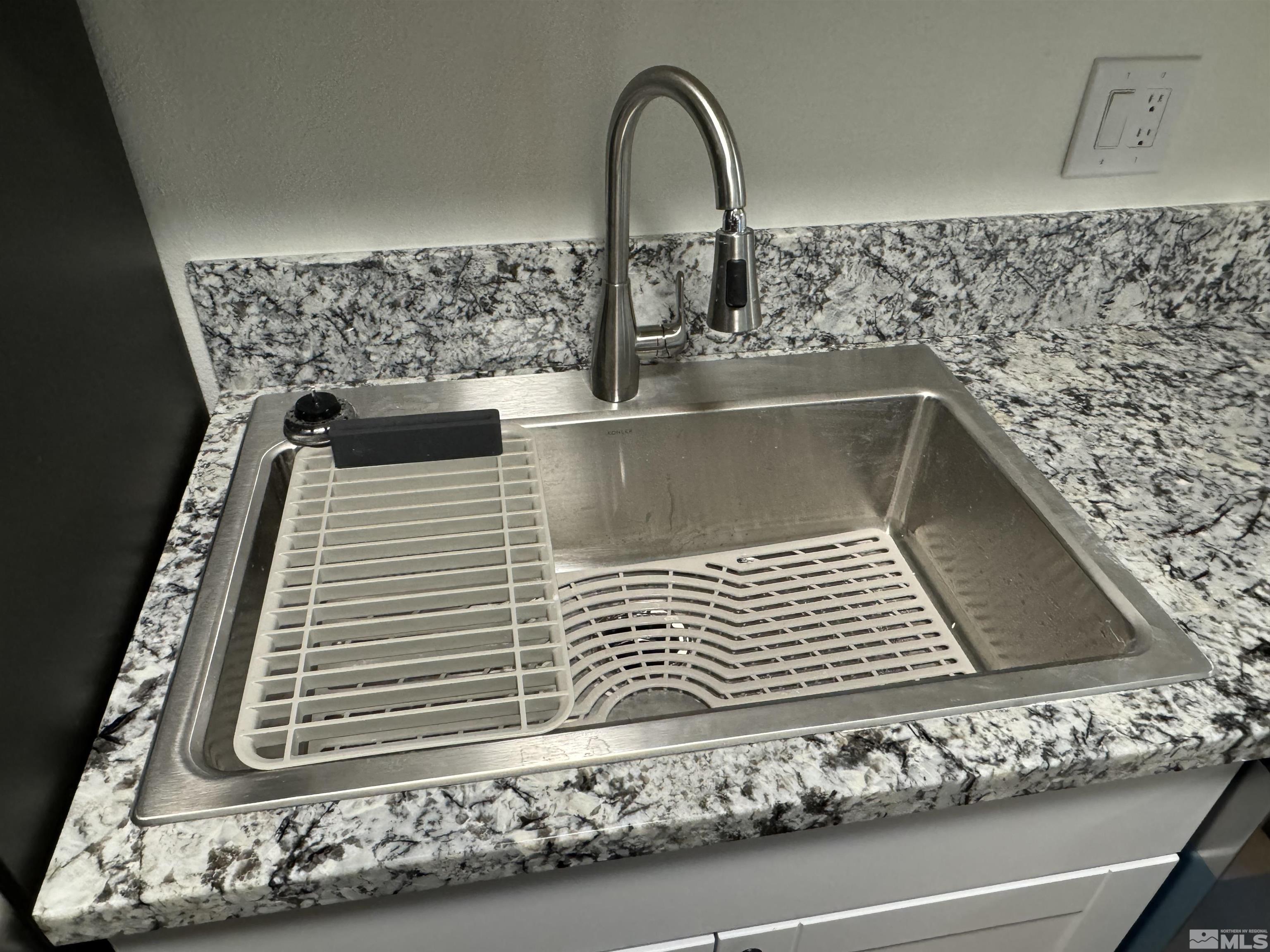Photo #6: 240011839 Listing 
