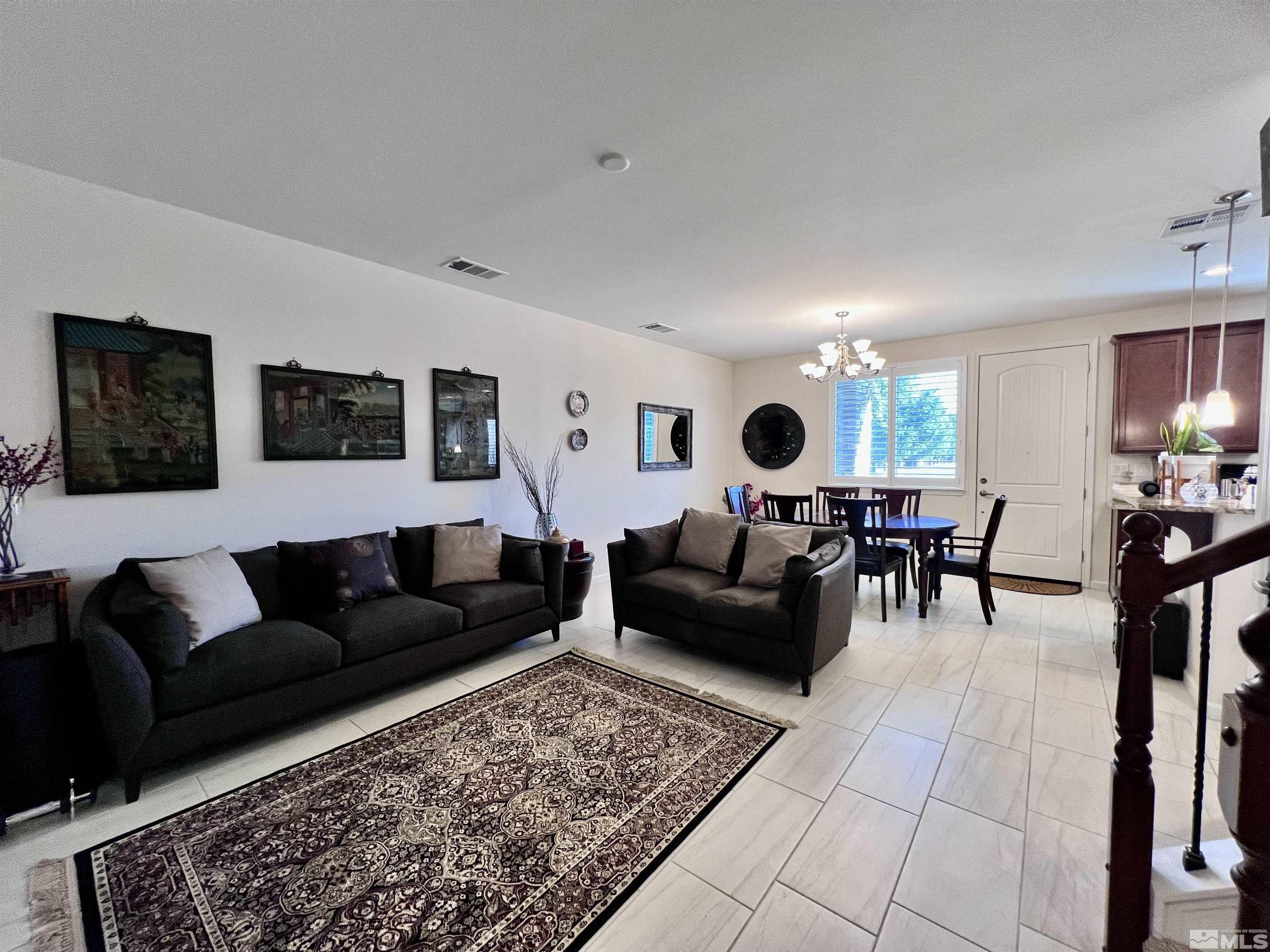 Photo #2: 240011903 Listing 