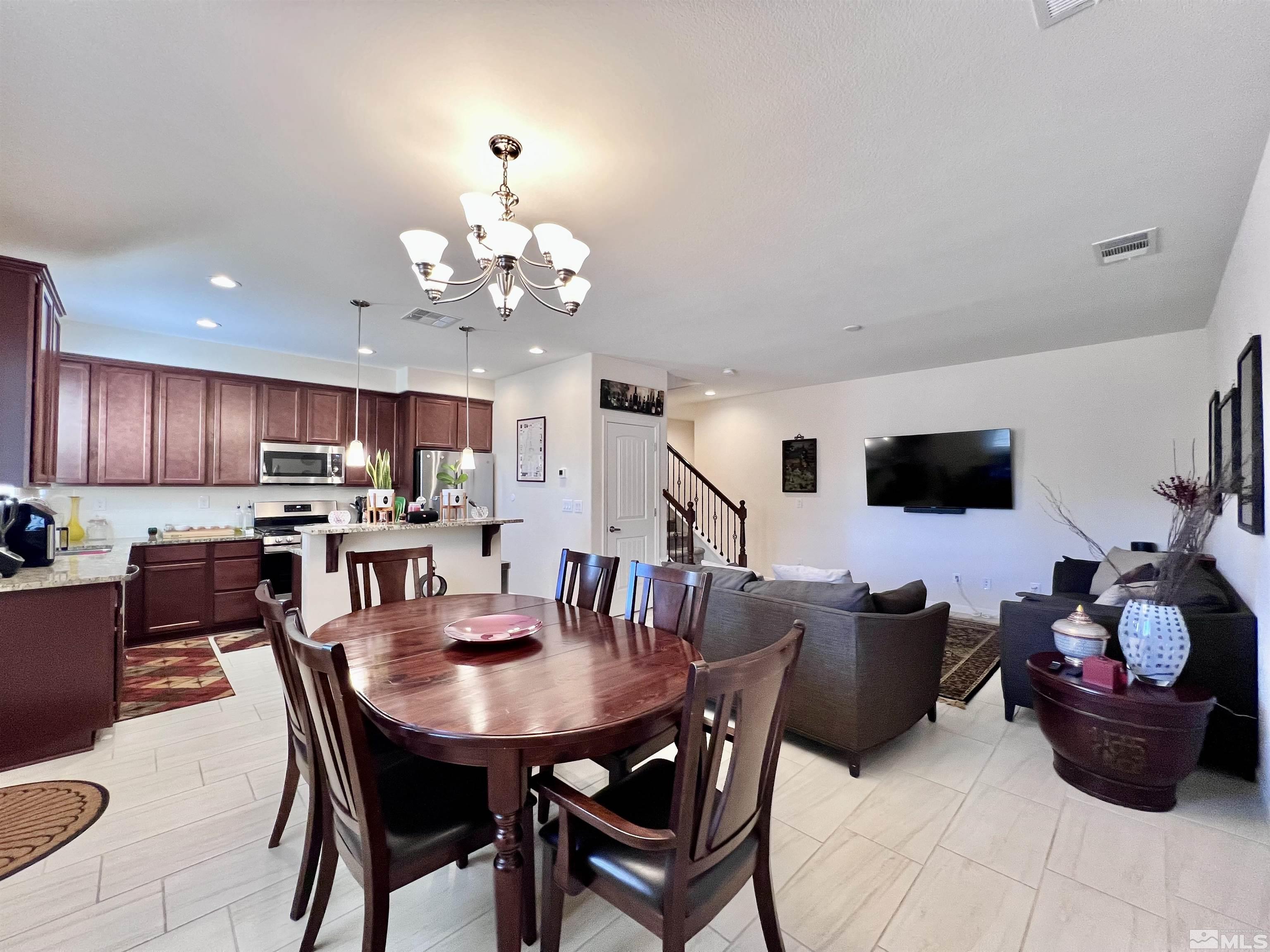 Photo #3: 240011903 Listing 