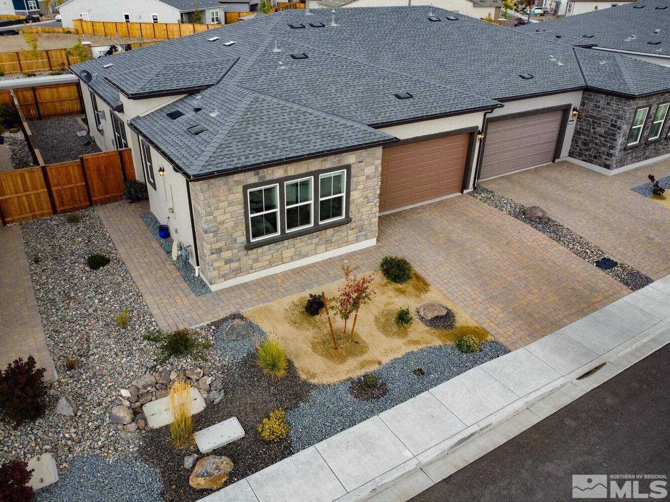 Photo #2: 240011970 Listing 