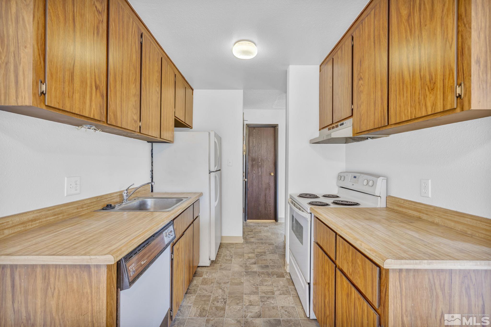 Photo #3: 240011995 Listing 