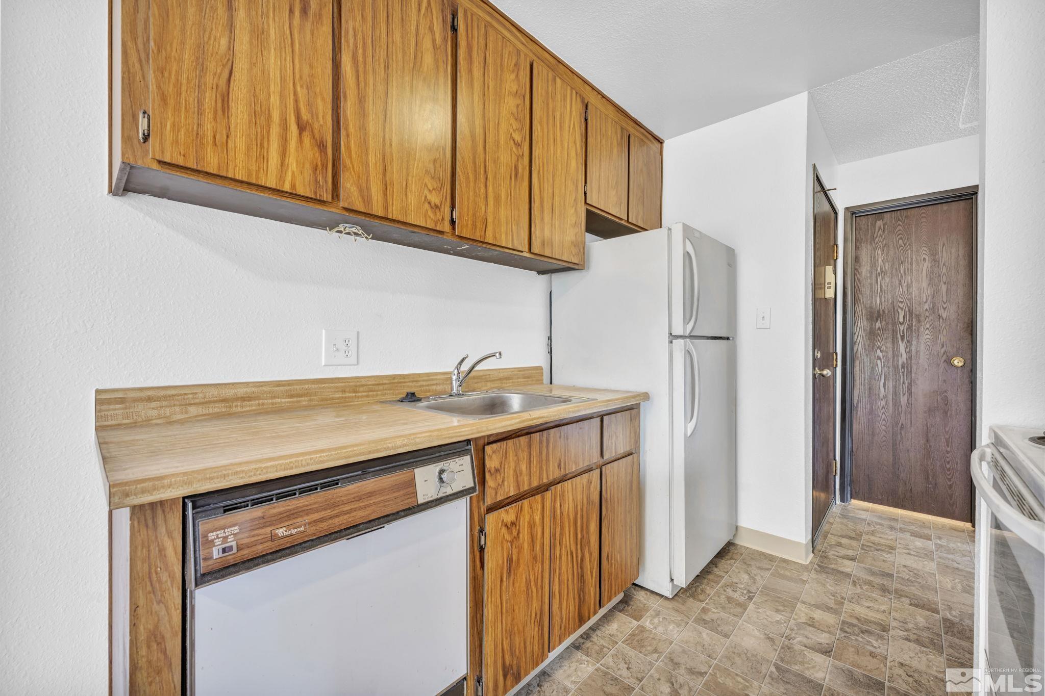 Photo #4: 240011995 Listing 