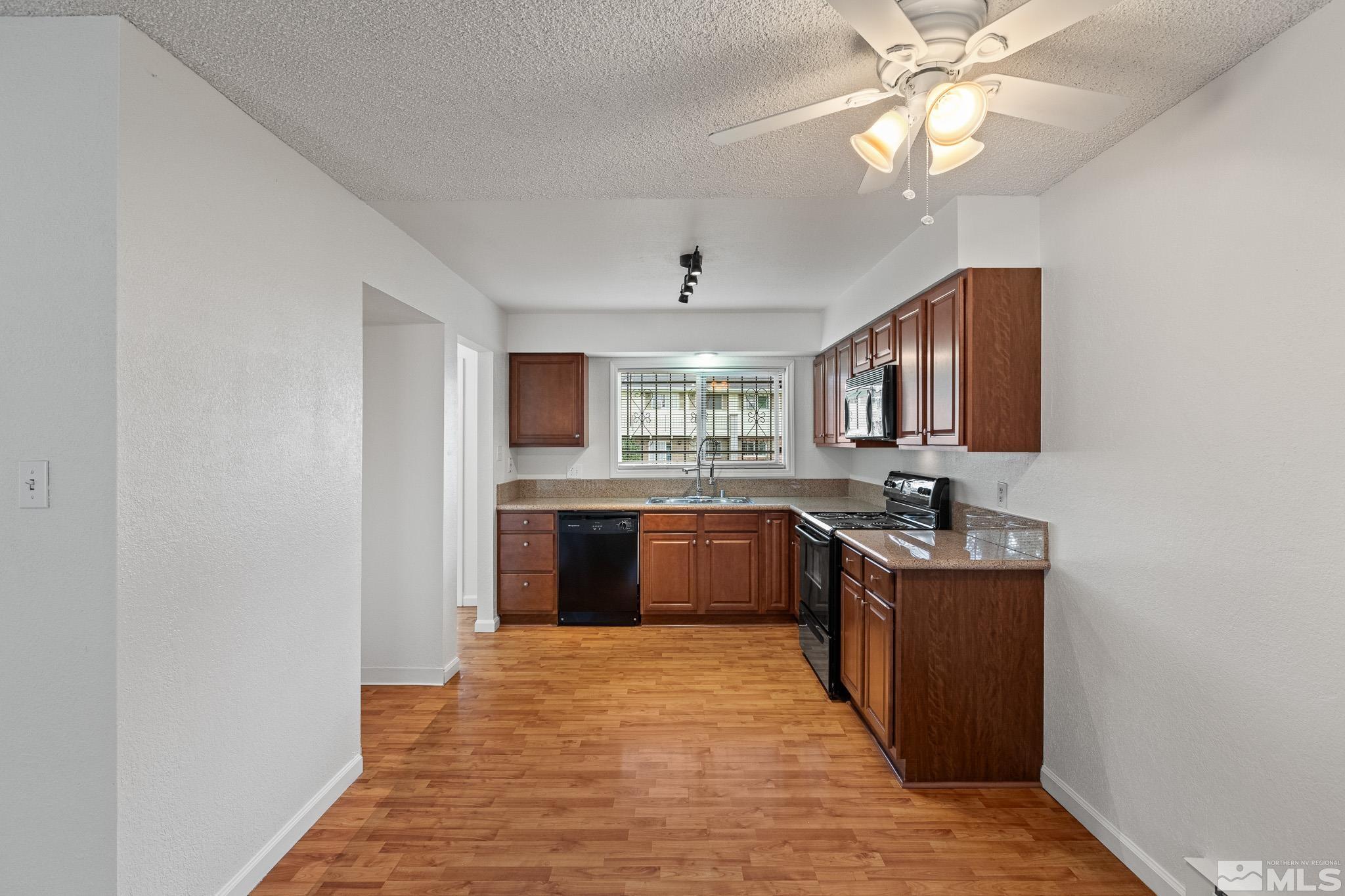 Photo #5: 240012001 Listing 