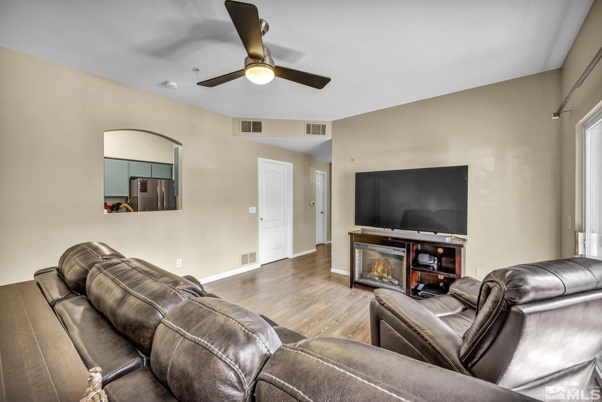 Photo #2: 240012023 Listing 