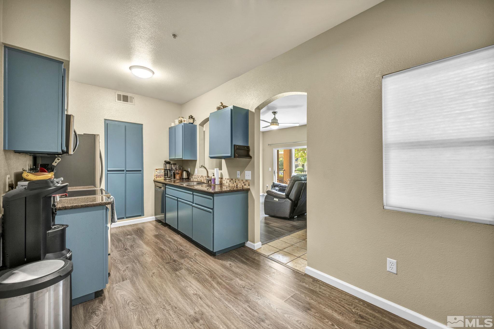 Photo #3: 240012023 Listing 