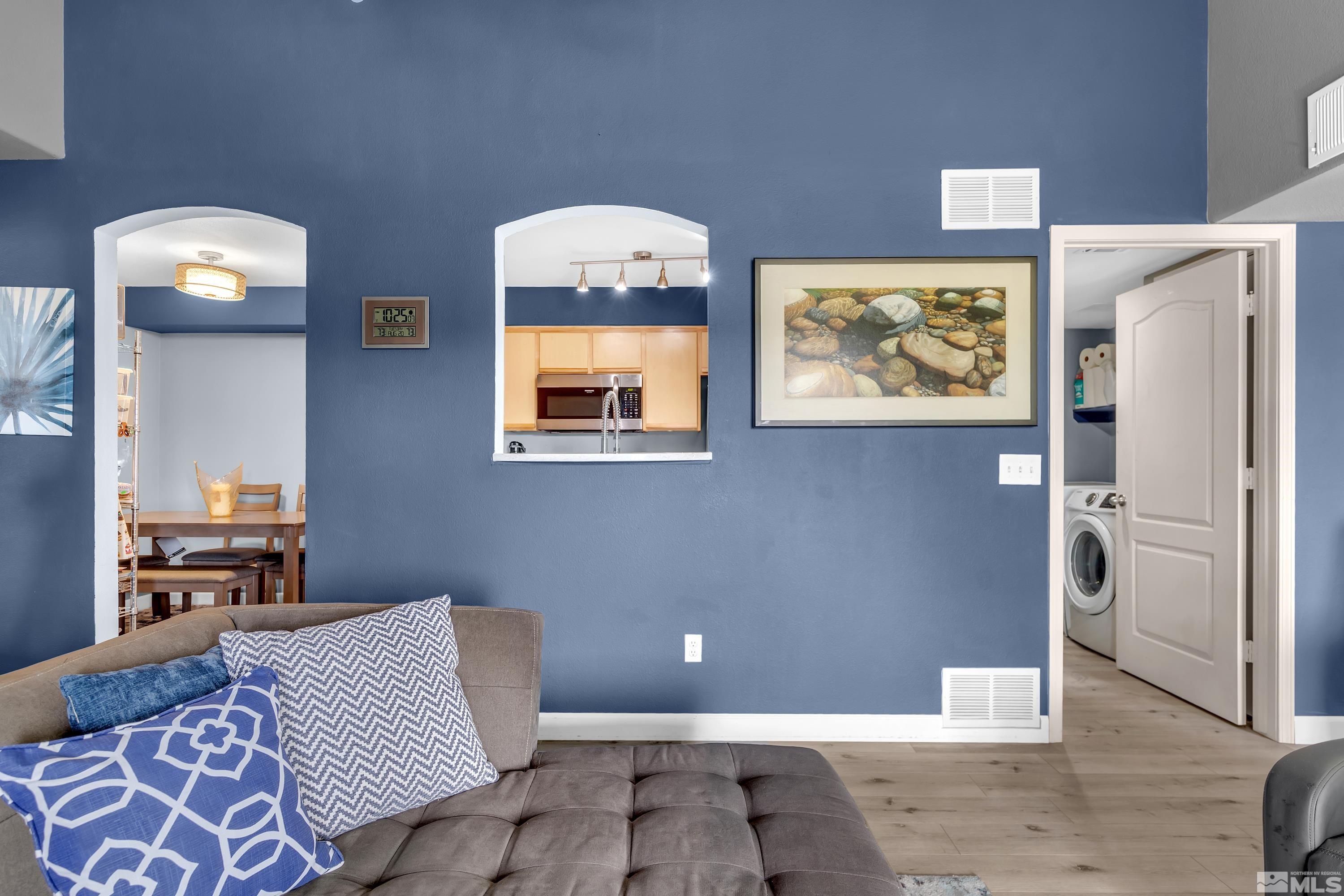 Photo #3: 240012047 Listing 