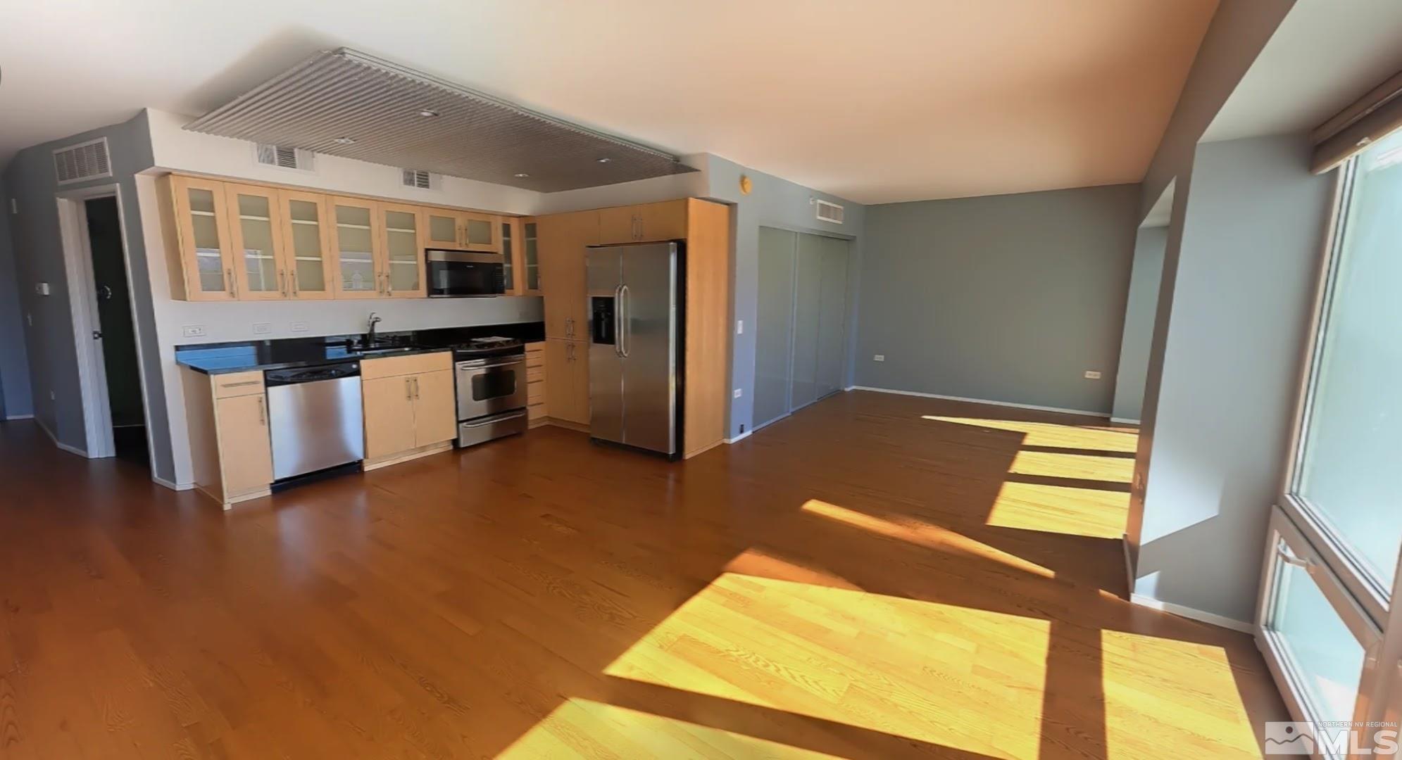 Photo #2: 240012301 Listing 