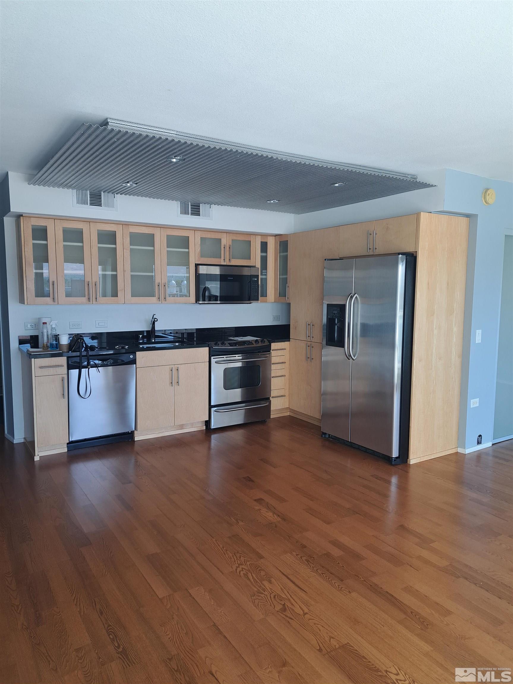 Photo #3: 240012301 Listing 