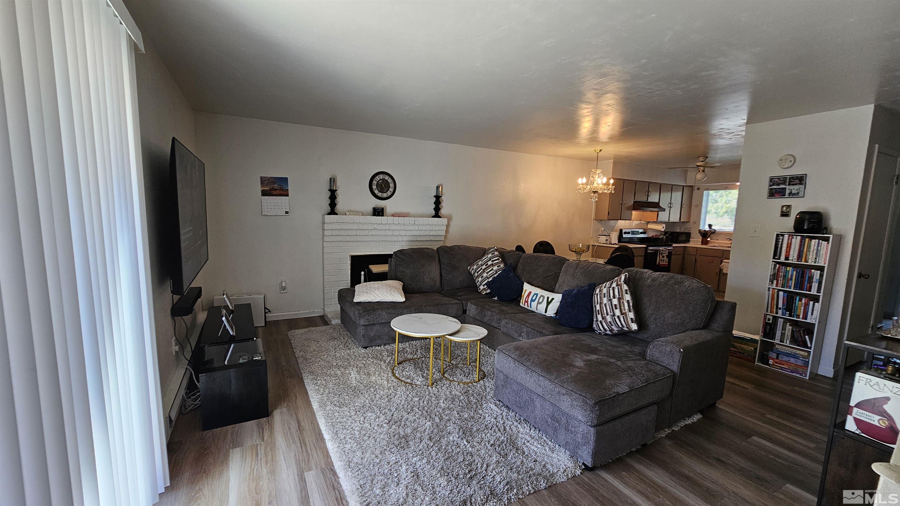 Photo #2: 240012403 Listing 