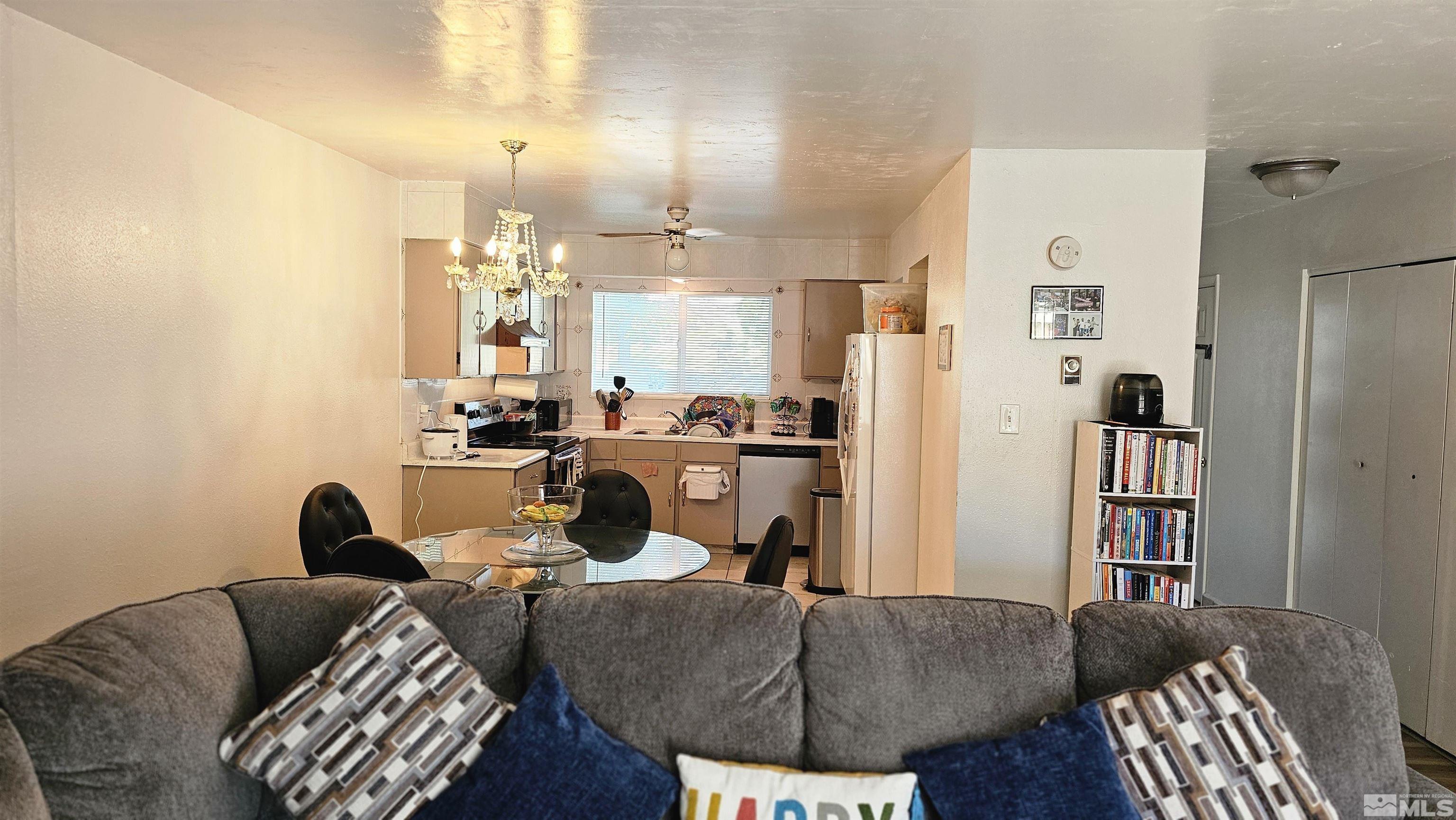 Photo #4: 240012403 Listing: Photo #4