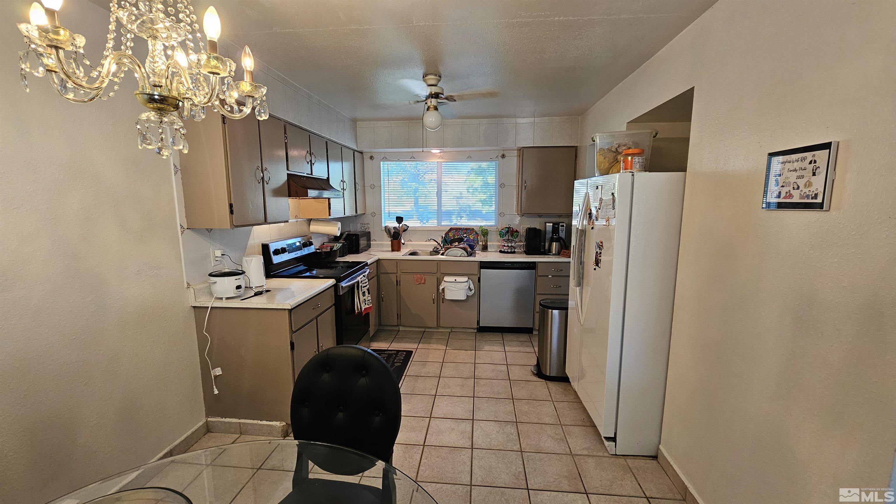 Photo #6: 240012403 Listing: Photo #6