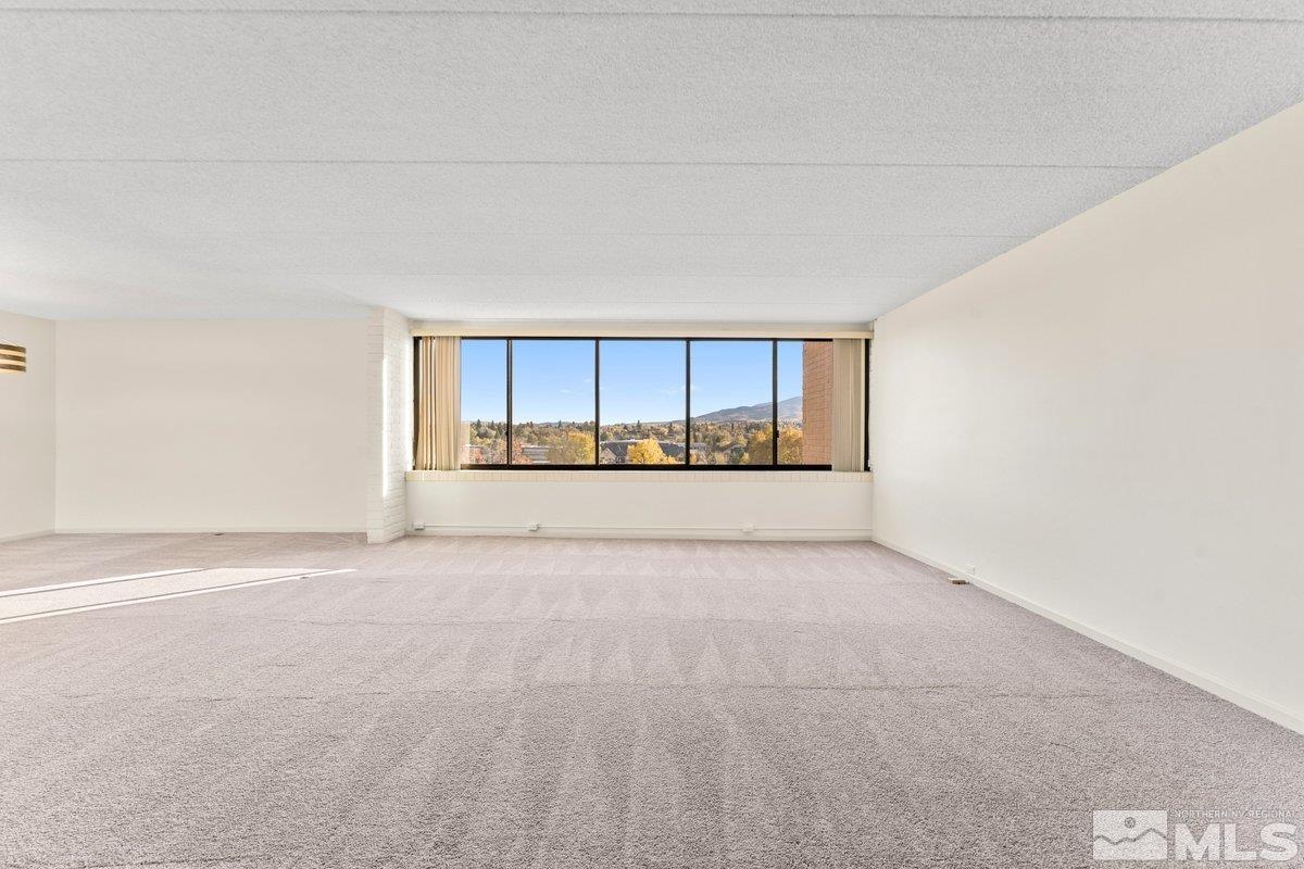 Photo #2: 240012457 Listing 