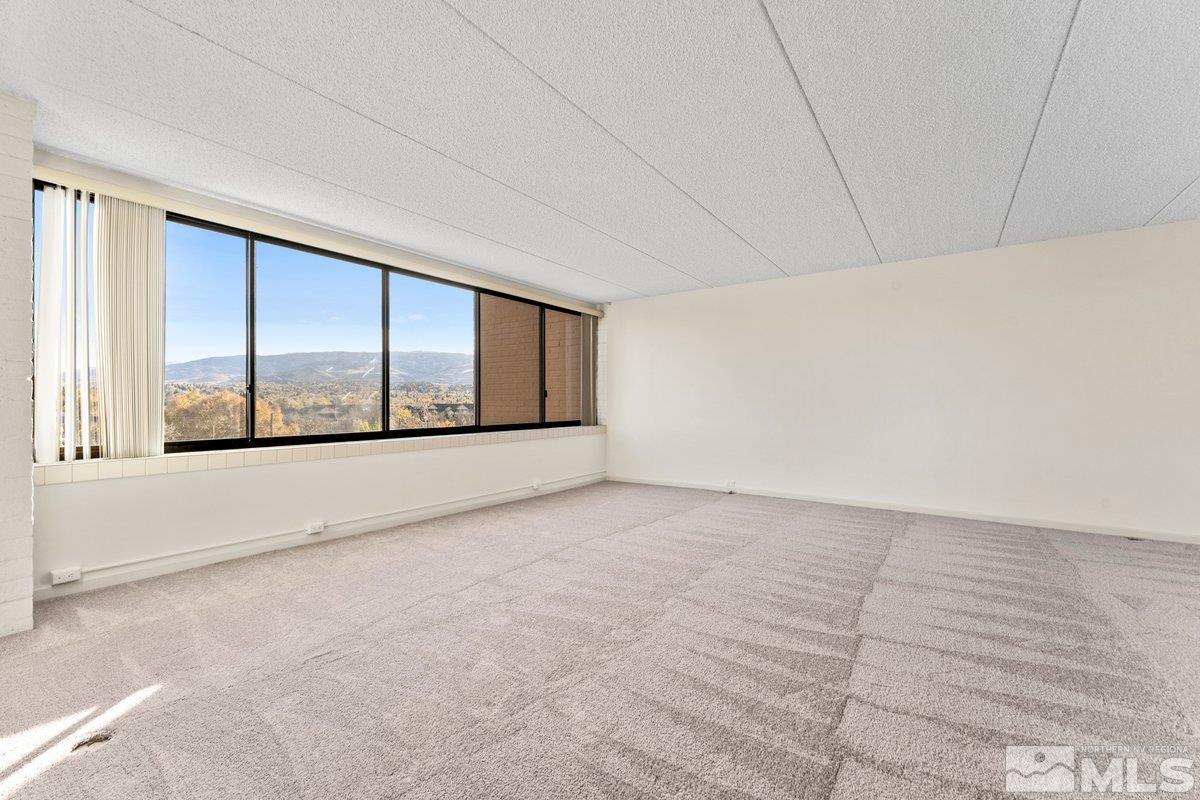 Photo #3: 240012457 Listing 
