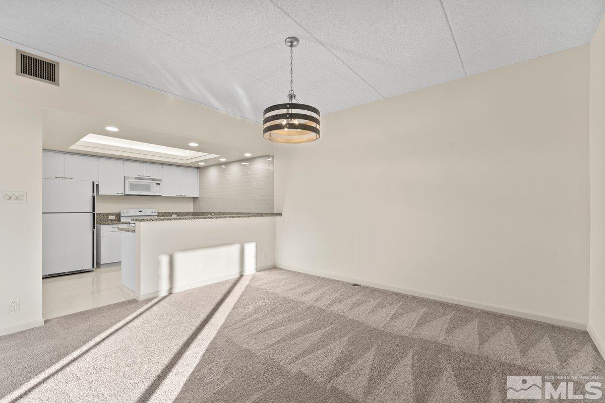 Photo #6: 240012457 Listing 