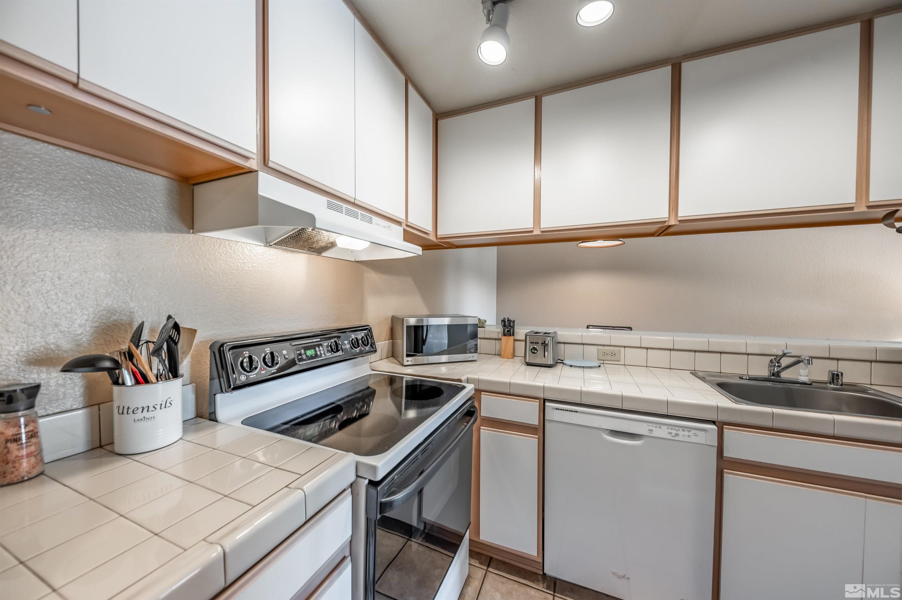 Photo #4: 240012665 Listing 