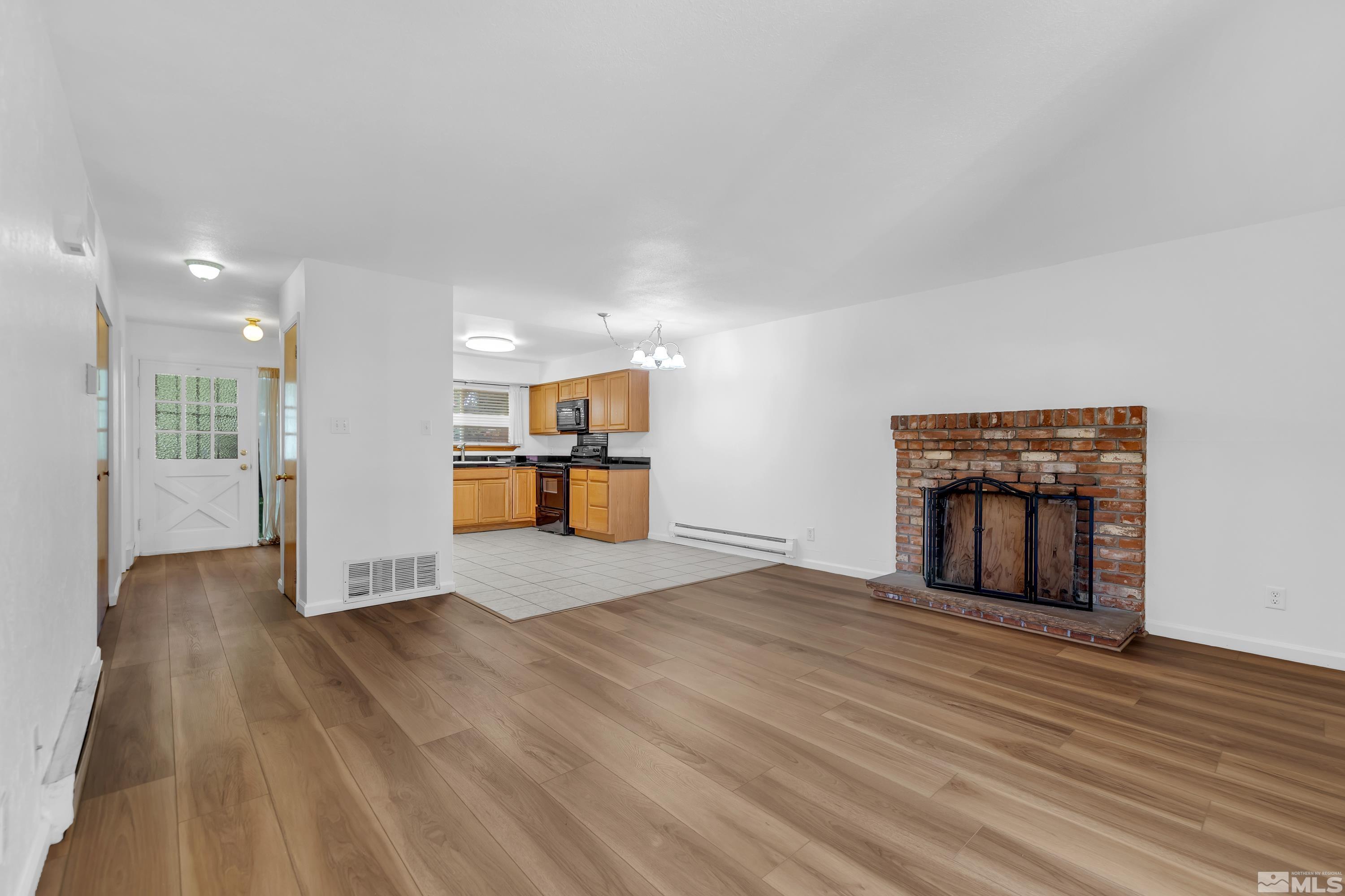 Photo #4: 240012745 Listing 