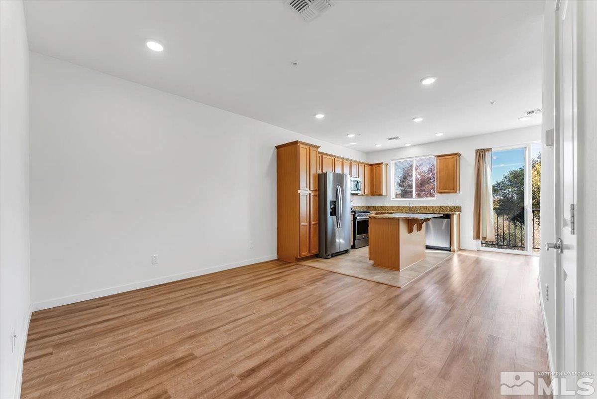 Photo #3: 240012863 Listing 