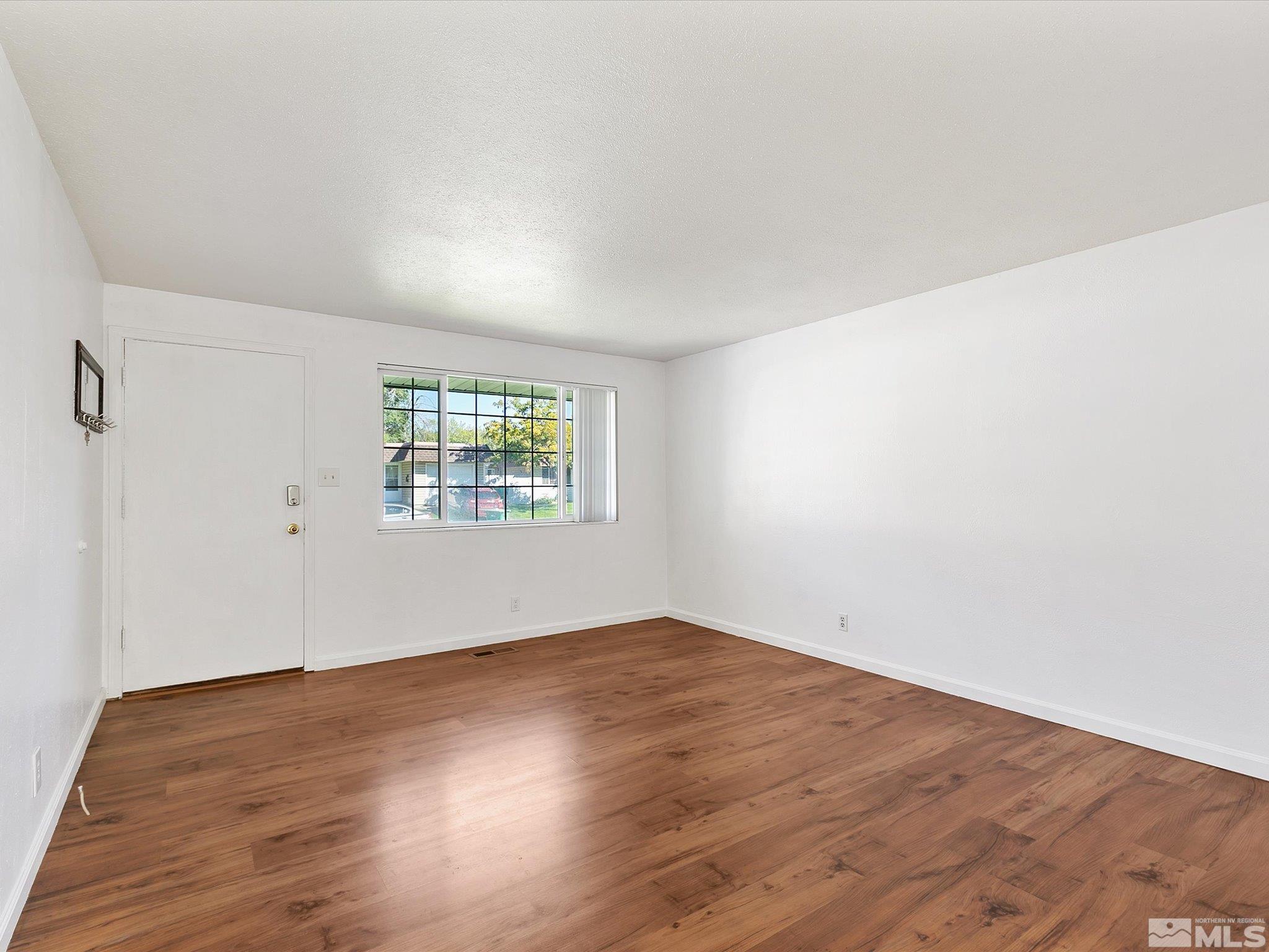 Photo #4: 240012915 Listing 