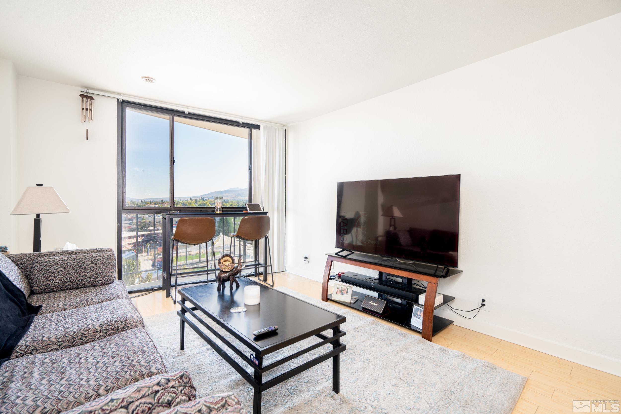 Photo #2: 240013032 Listing 