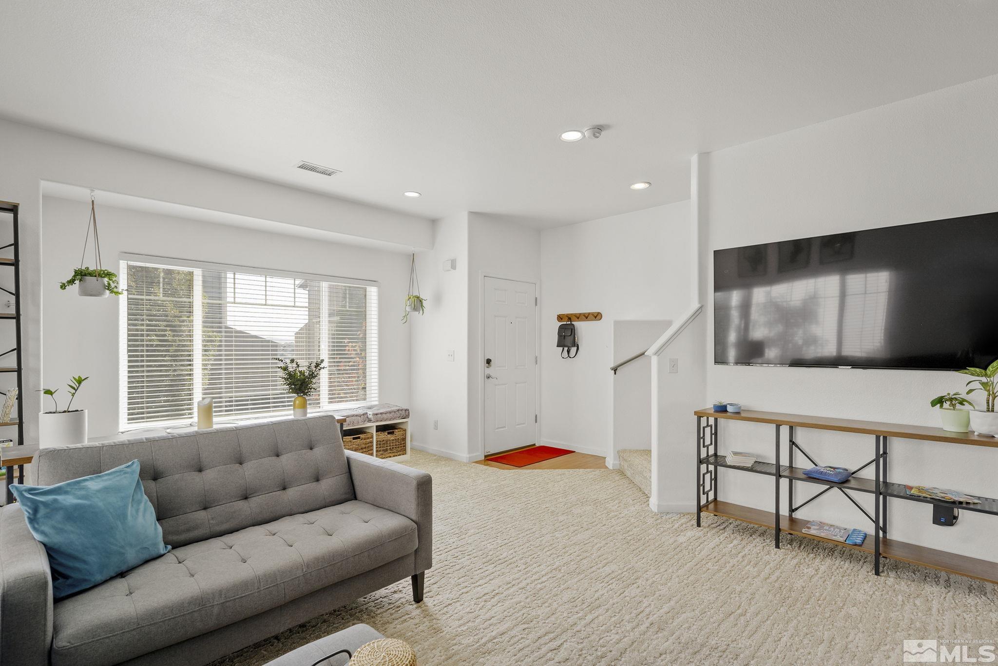 Photo #3: 240013056 Listing 
