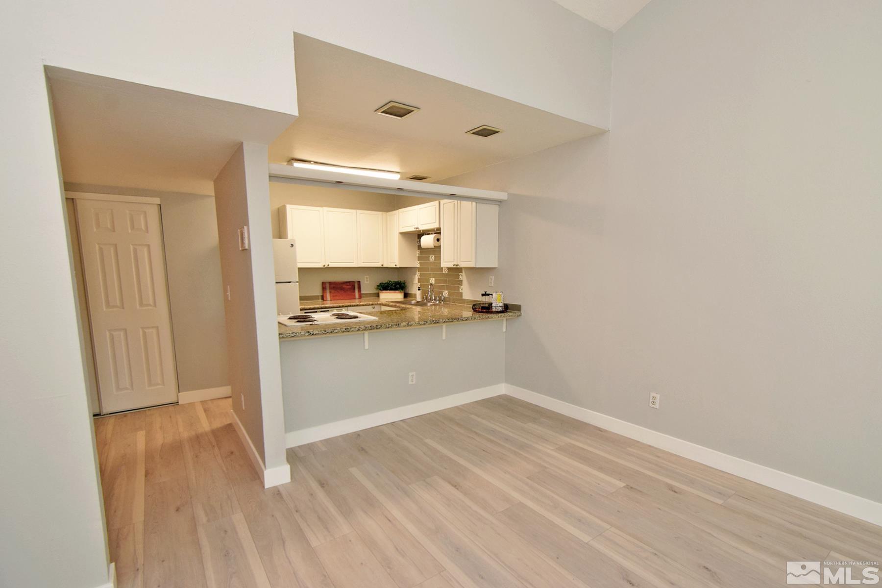 Photo #2: 240013262 Listing 