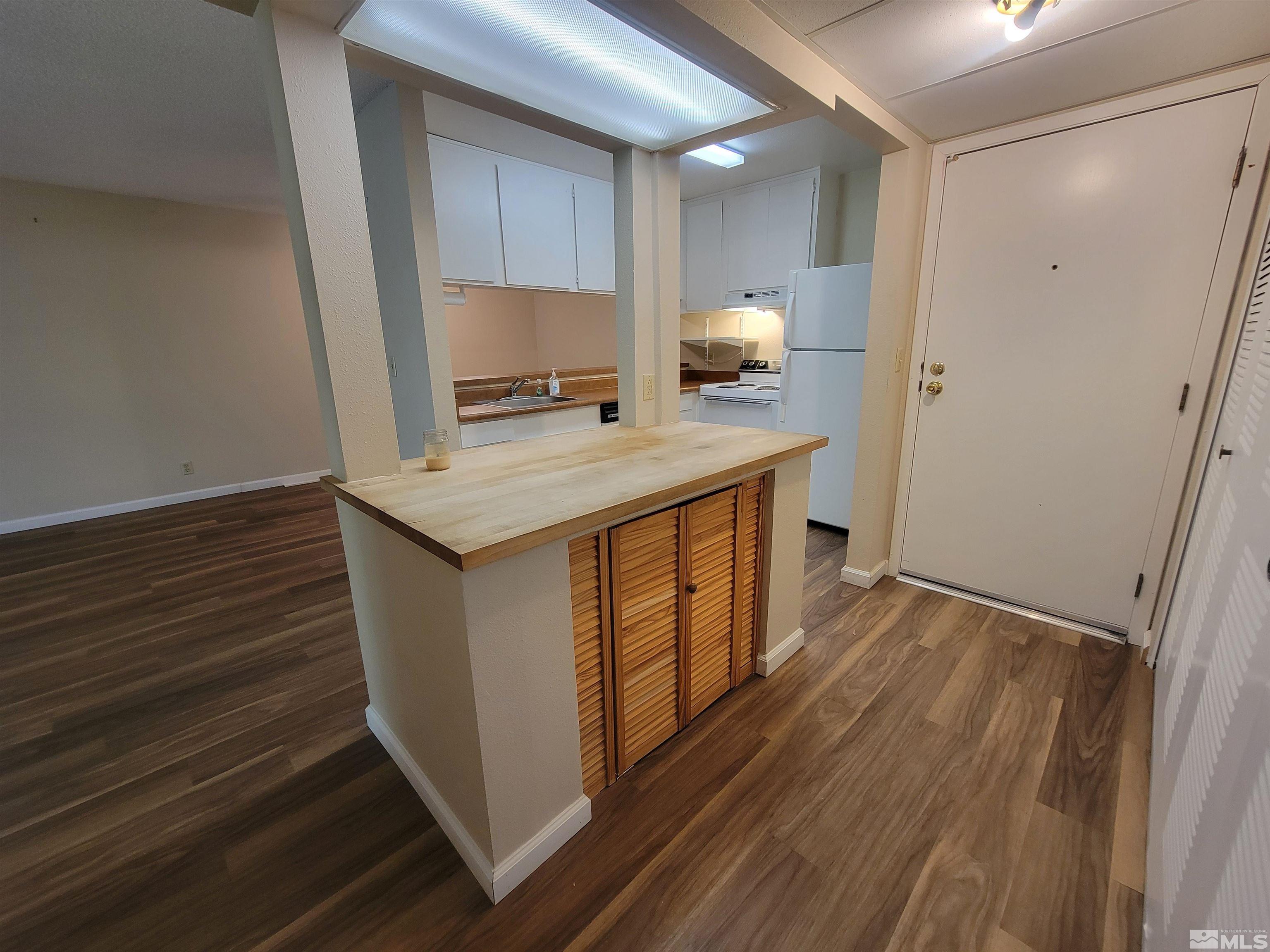 Photo #4: 240013315 Listing 