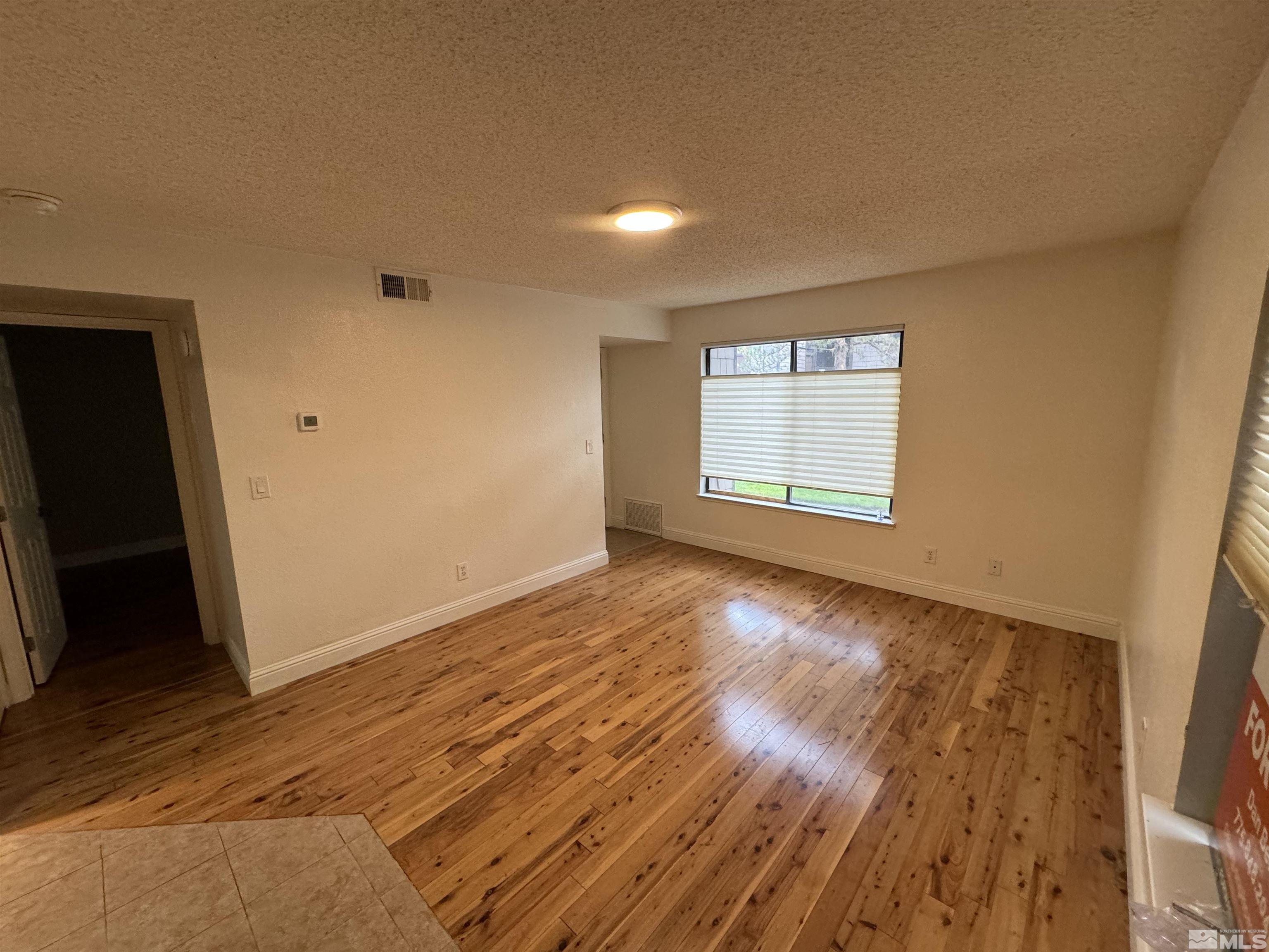 Photo #4: 240013411 Listing: Photo #4