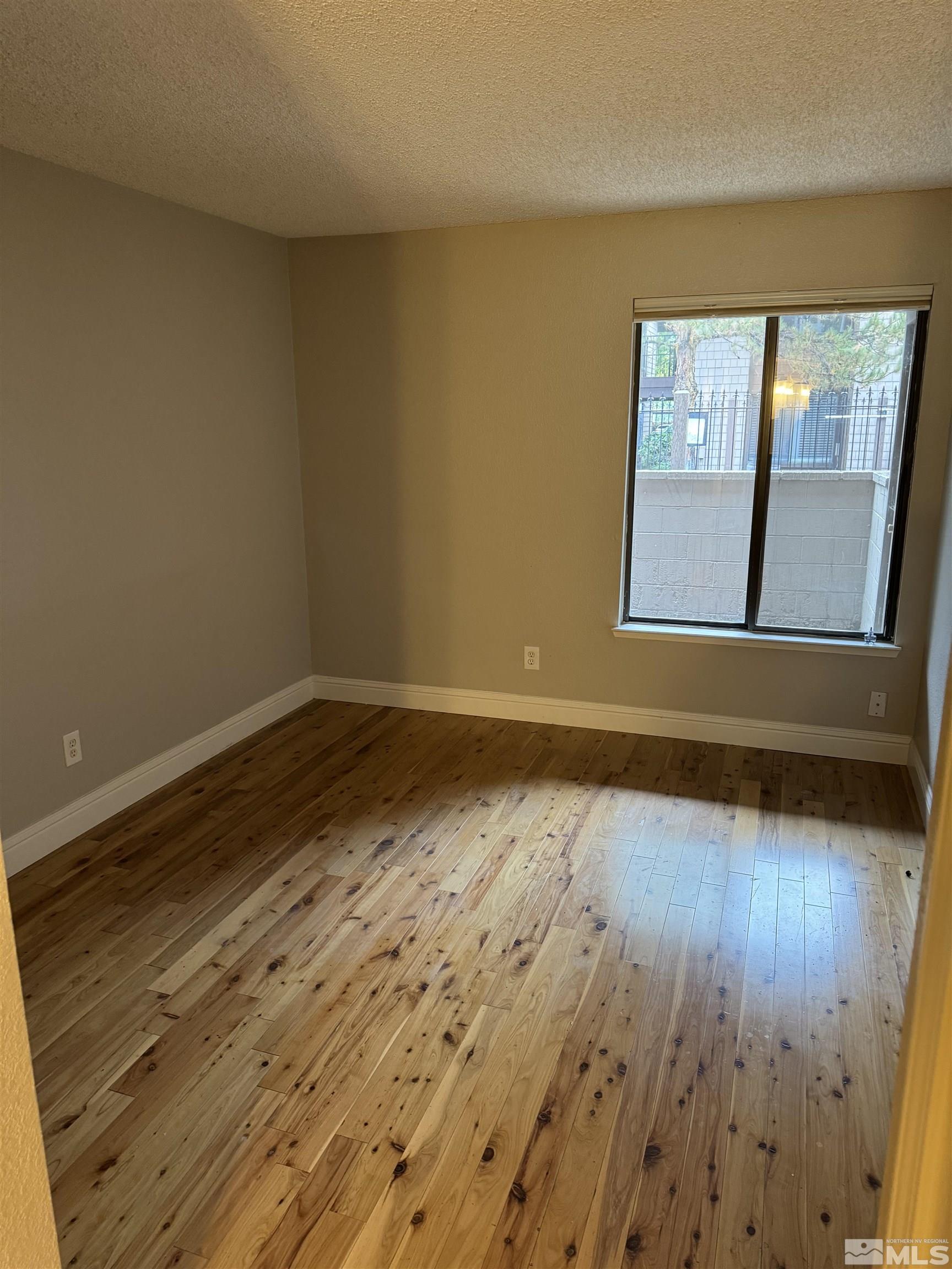 Photo #8: 240013411 Listing: Photo #8