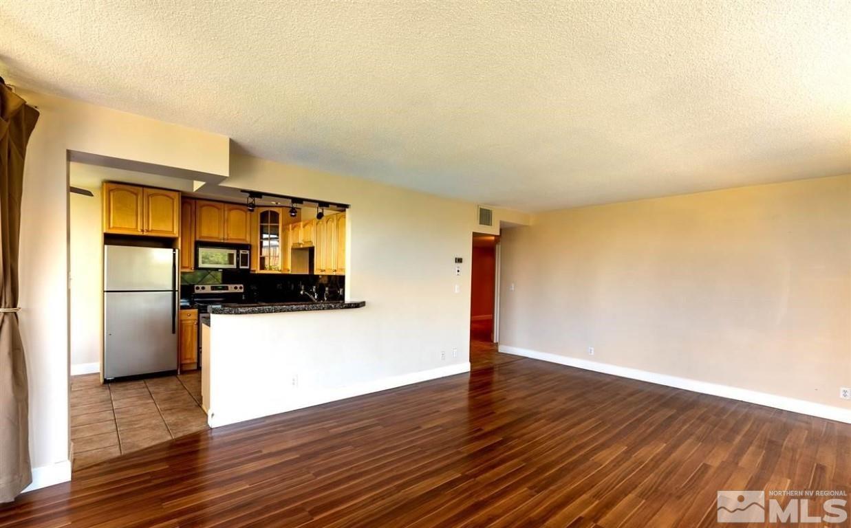 Photo #2: 240013562 Listing 