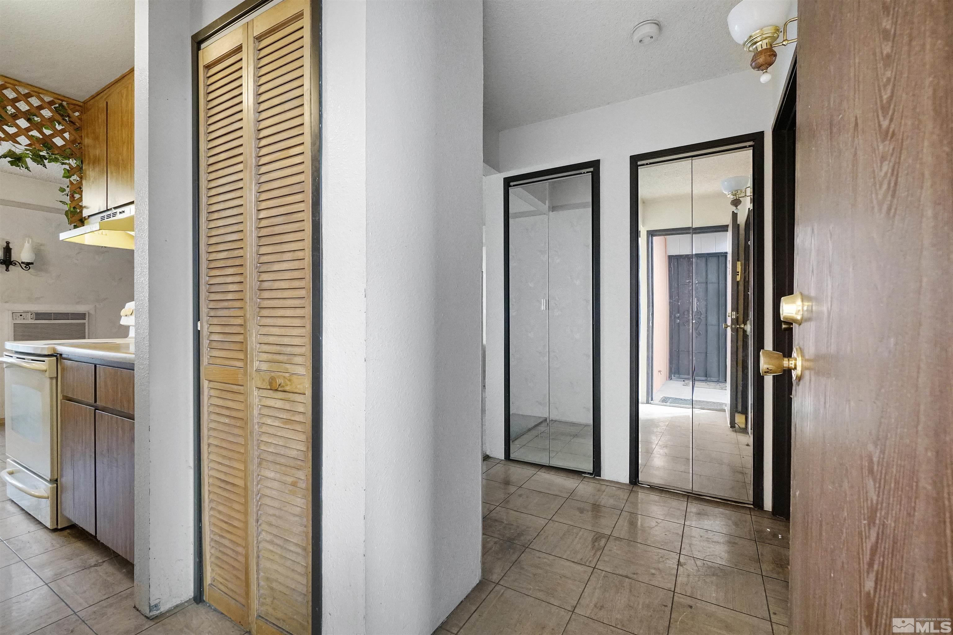 Photo #2: 240013637 Listing 