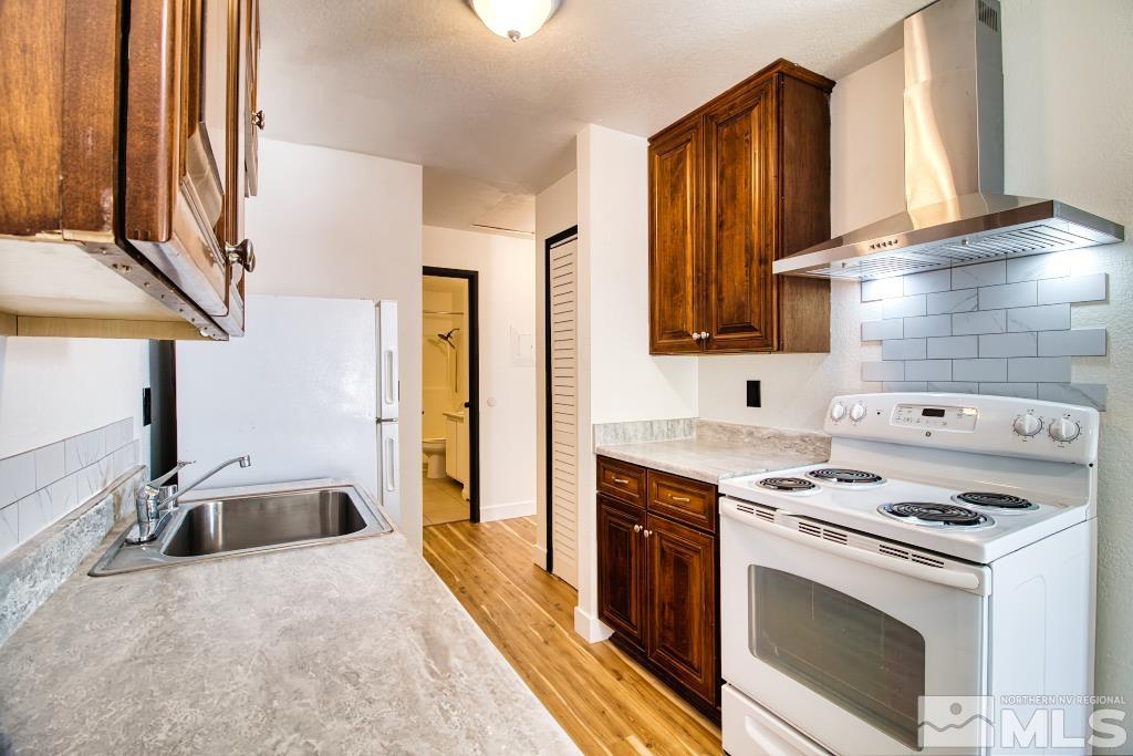 Photo #2: 240013667 Listing 