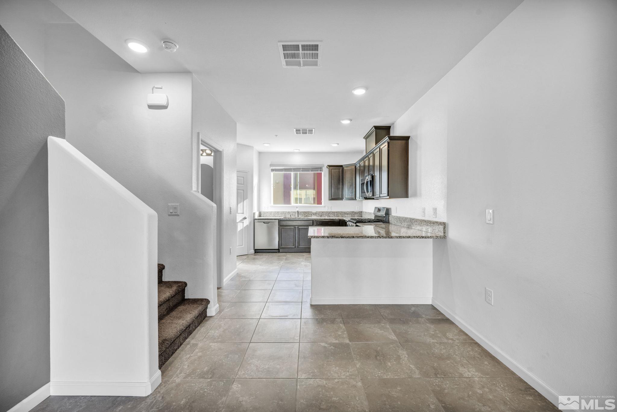 Photo #2: 240013732 Listing 
