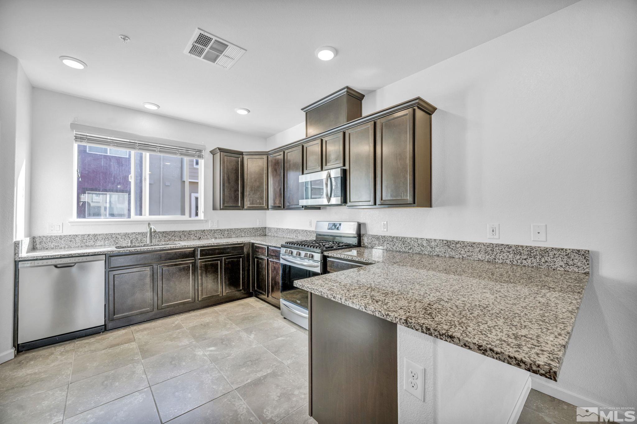Photo #3: 240013732 Listing 