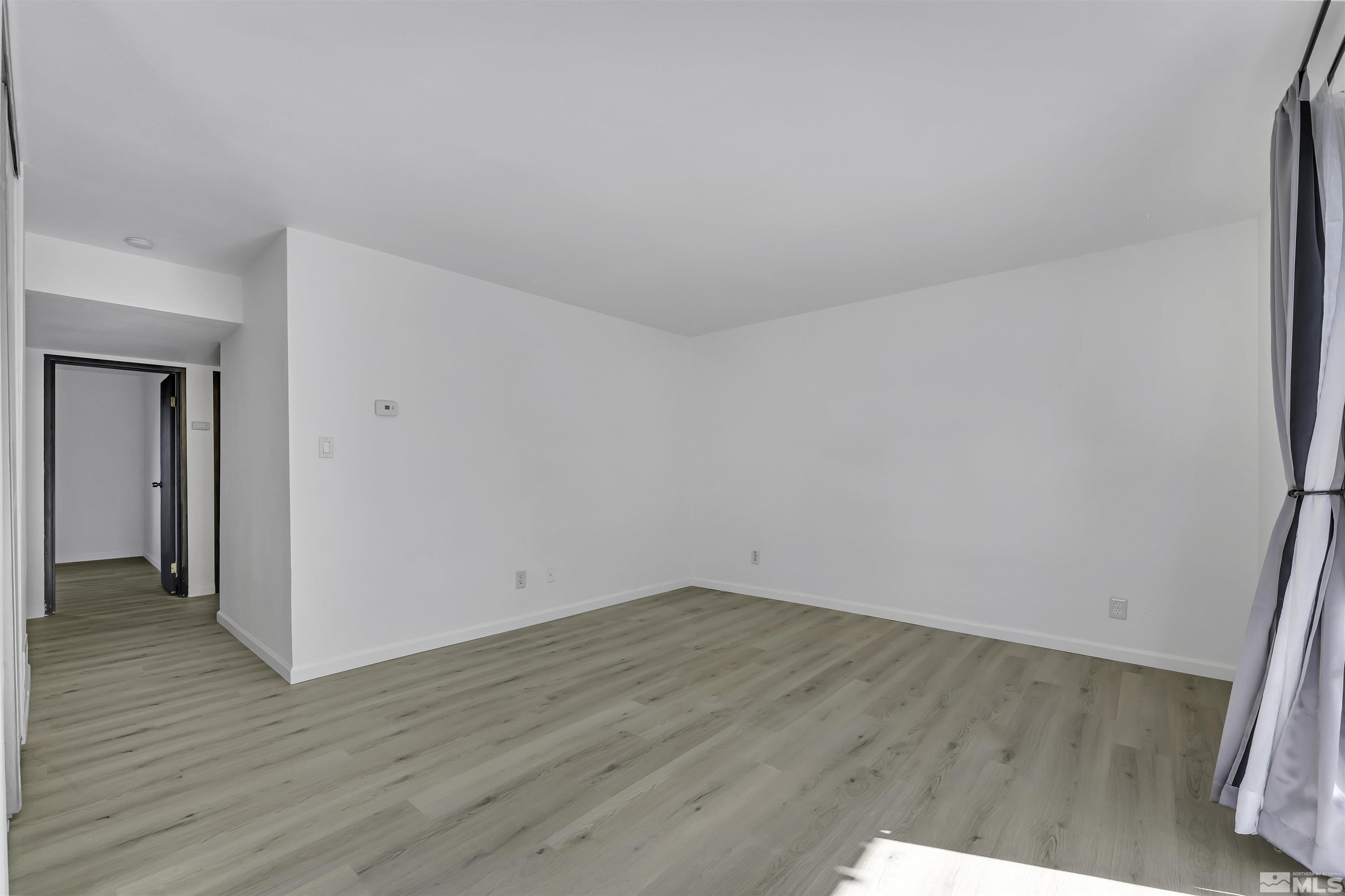 Photo #4: 240013760 Listing 