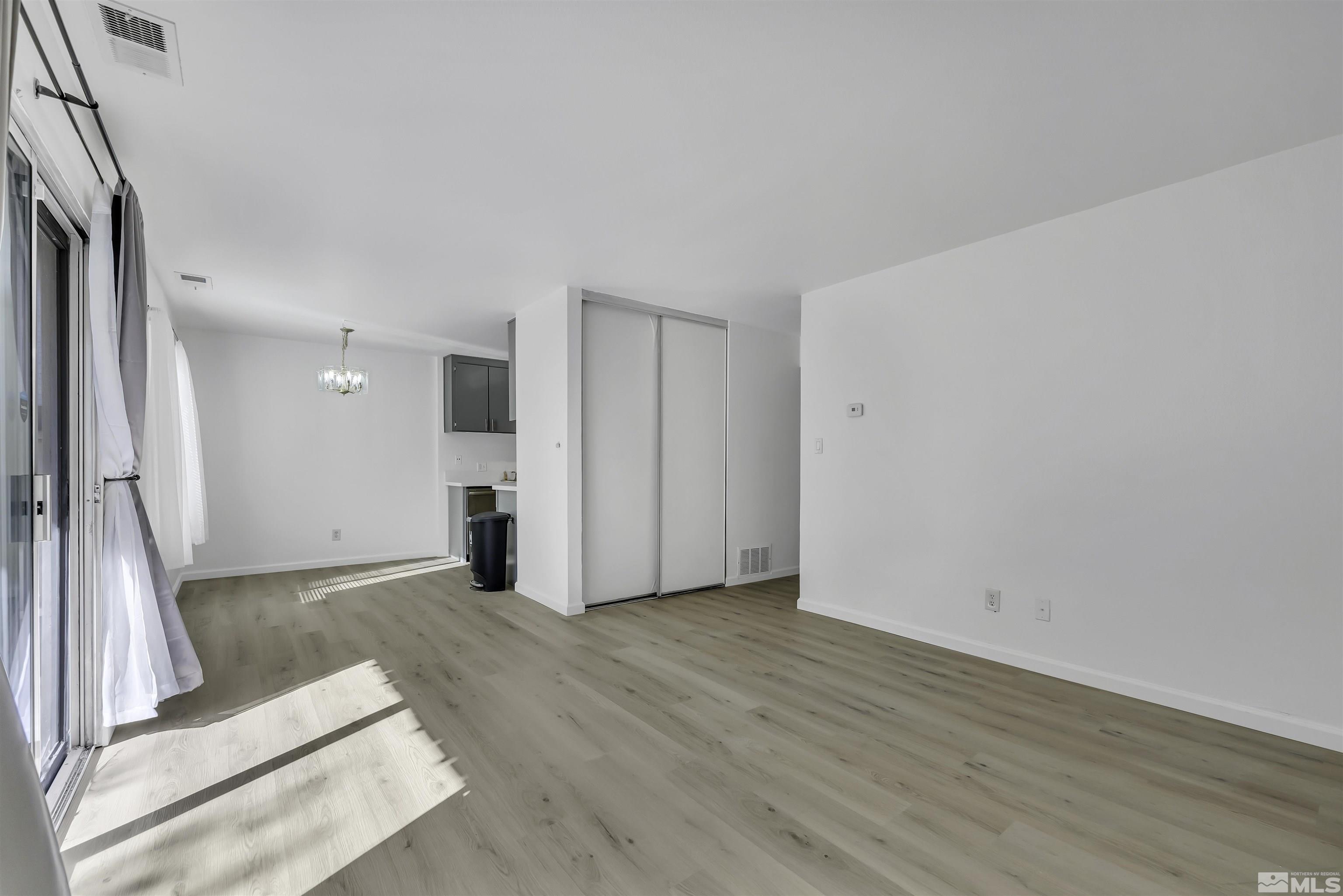 Photo #5: 240013760 Listing 