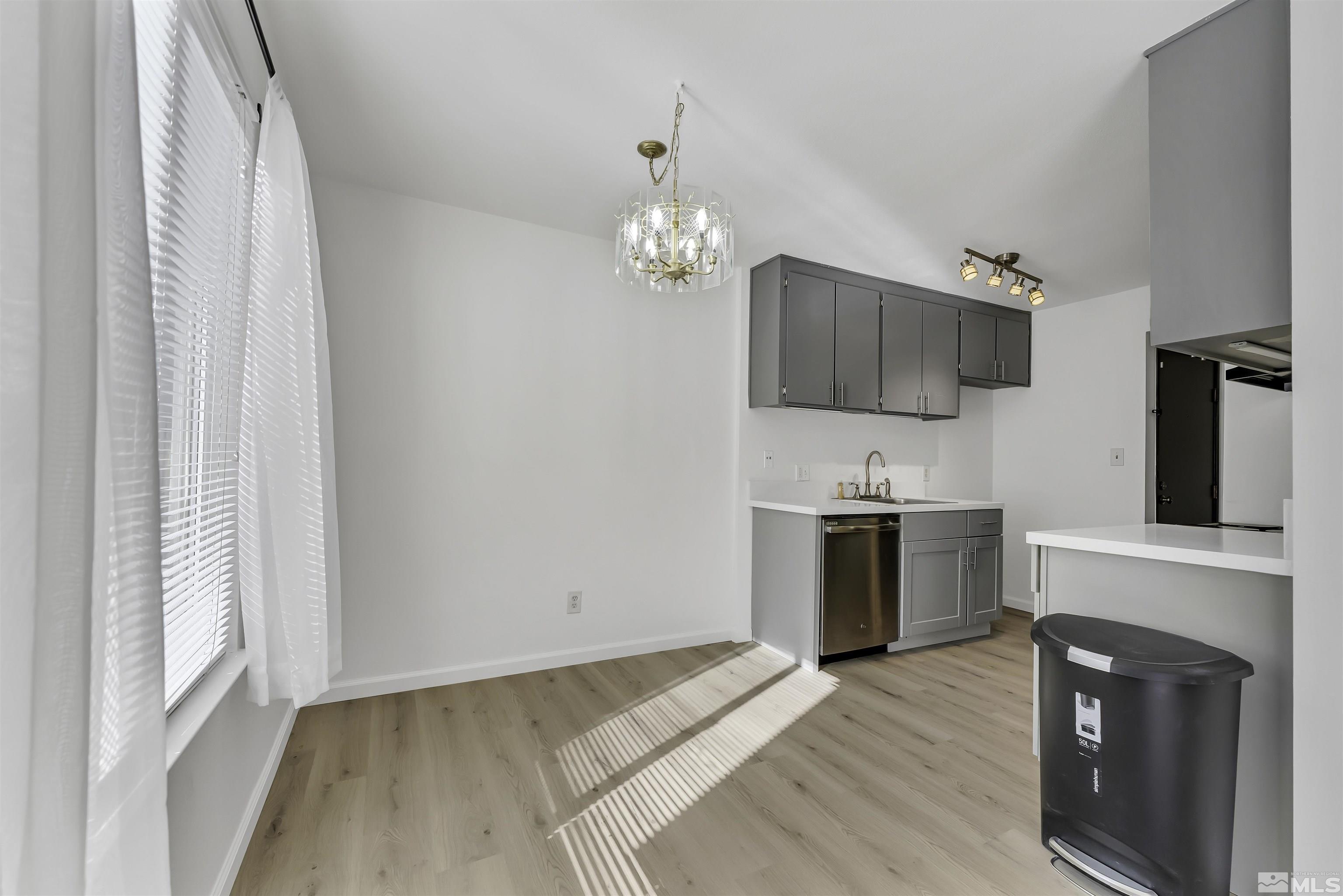 Photo #6: 240013760 Listing 