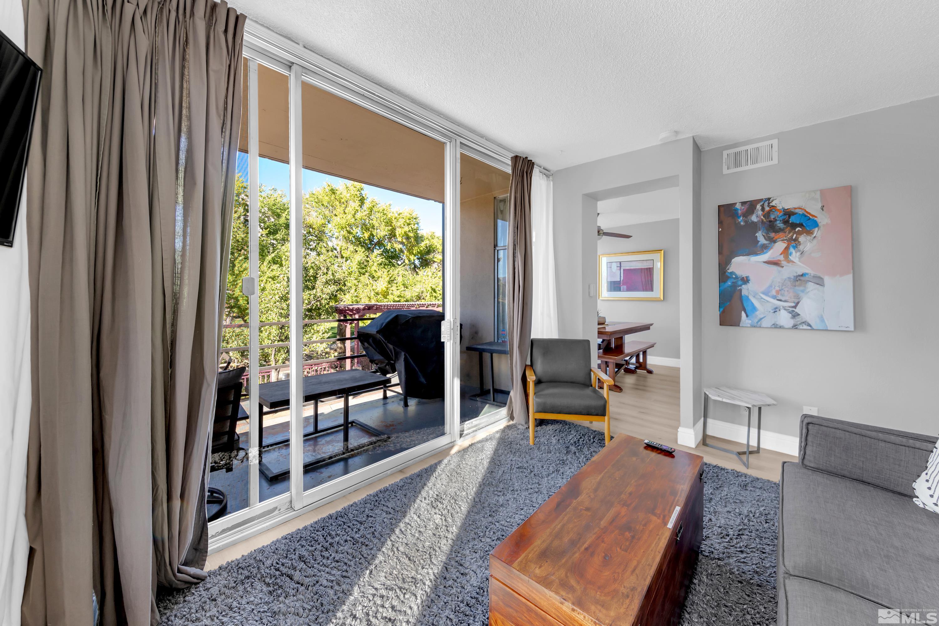 Photo #2: 240013781 Listing 