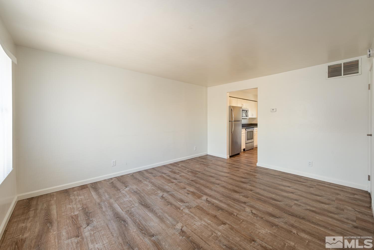 Photo #4: 240013875 Listing 