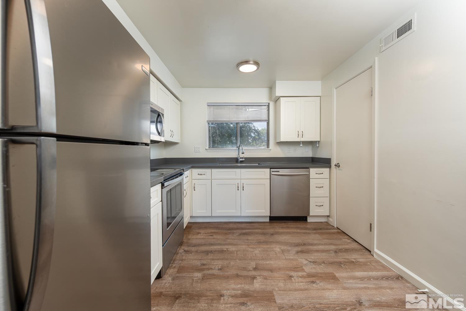 Photo #6: 240013875 Listing 