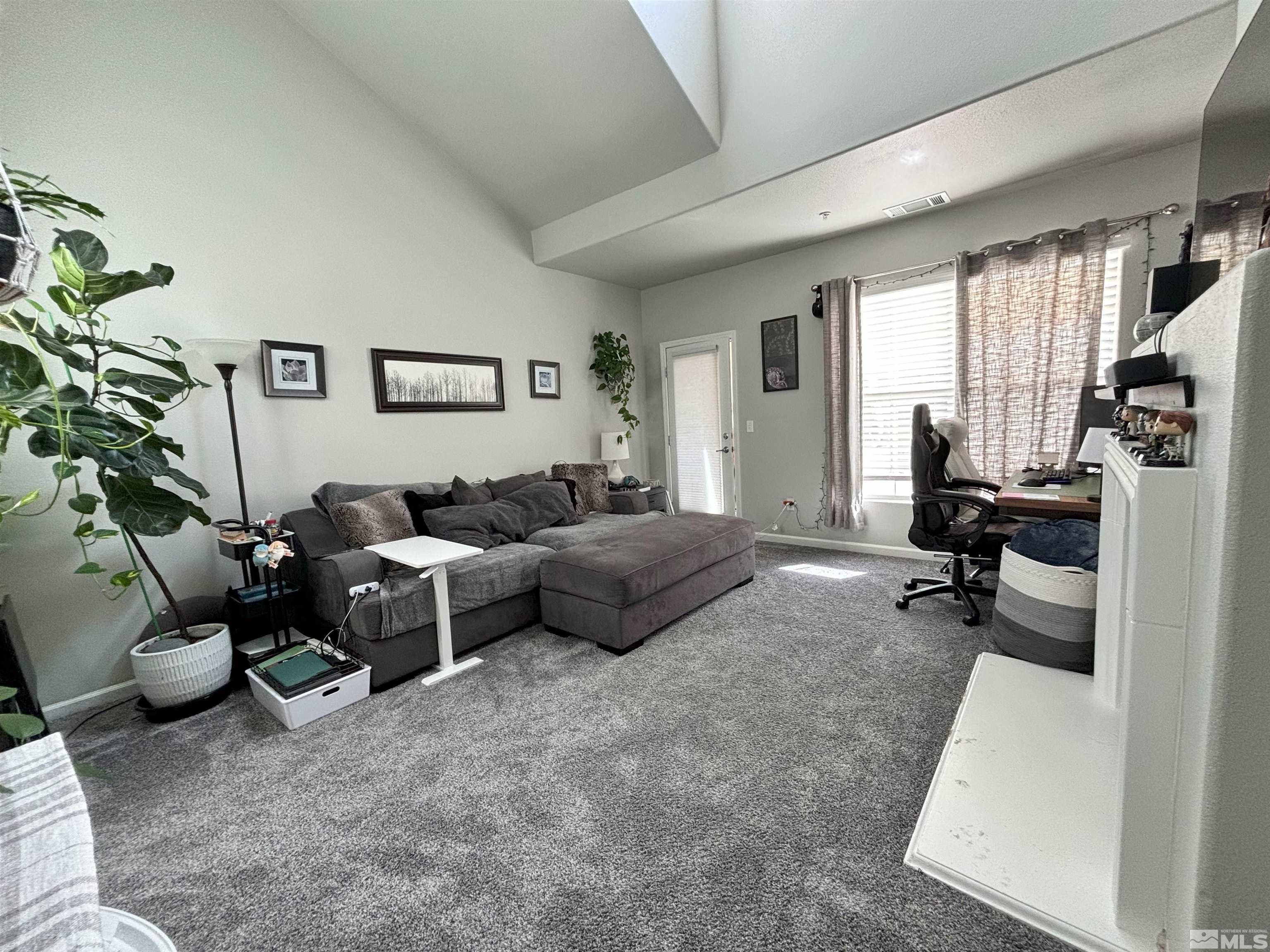 Photo #2: 240013929 Listing 